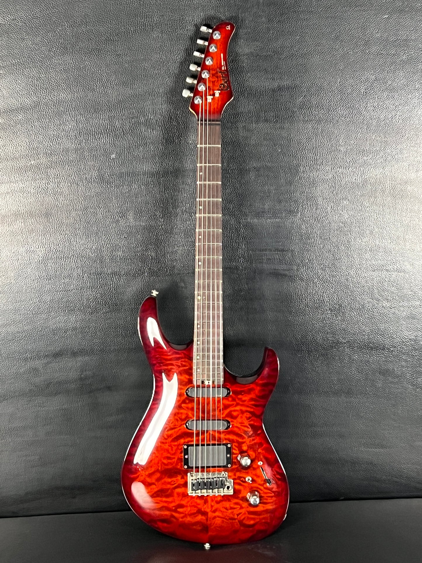 Cort G290 Quilted Maple Top with Case (PRE-OWNED)