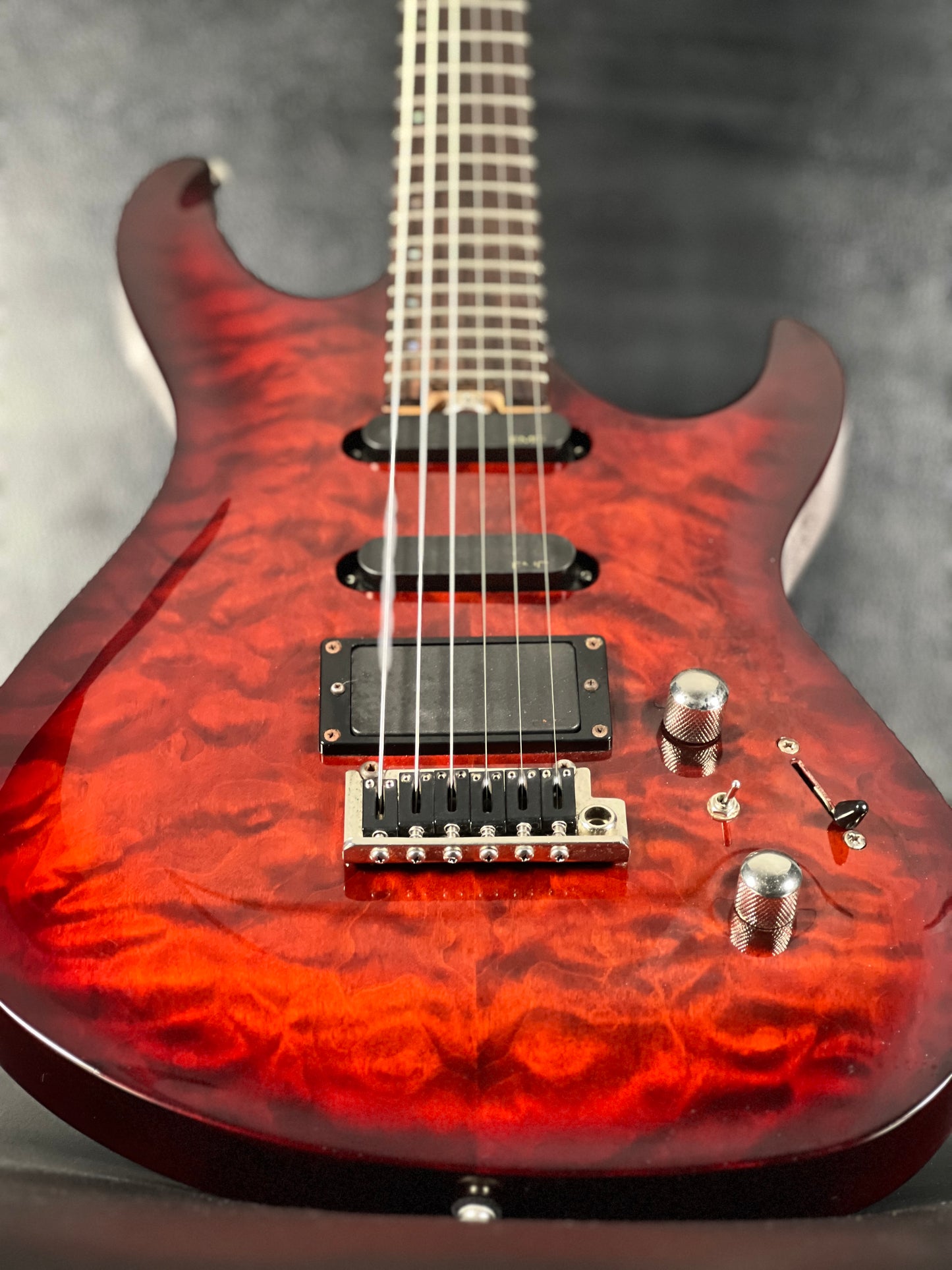 Cort G290 Quilted Maple Top with Case (PRE-OWNED)