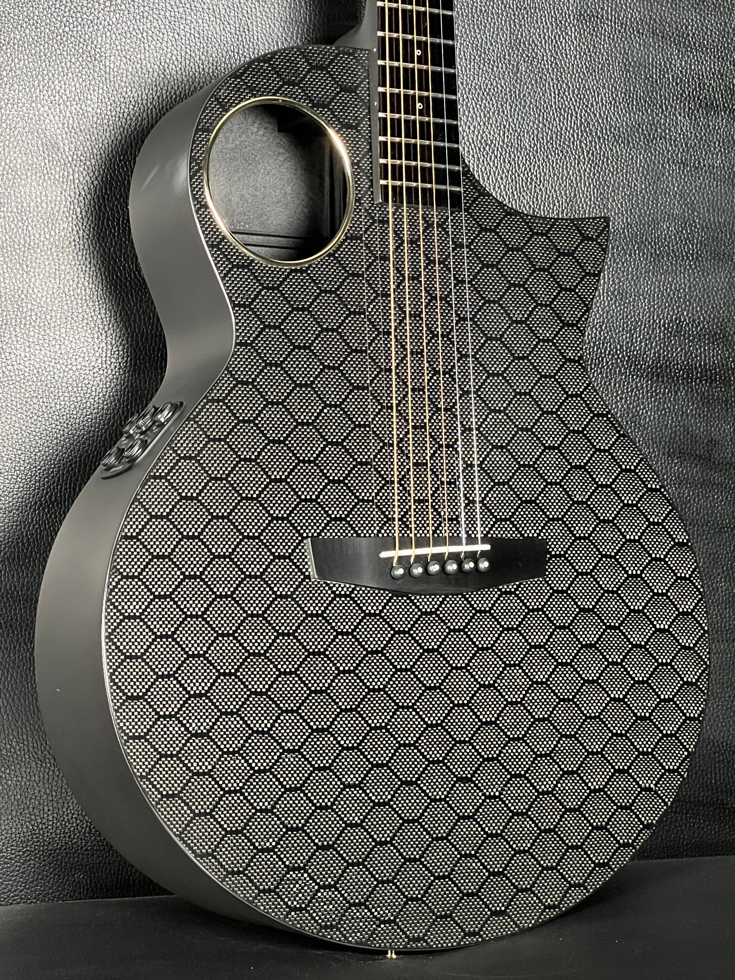 Enya EA-X4 PRO Carbon Fiber (PRE-OWNED)