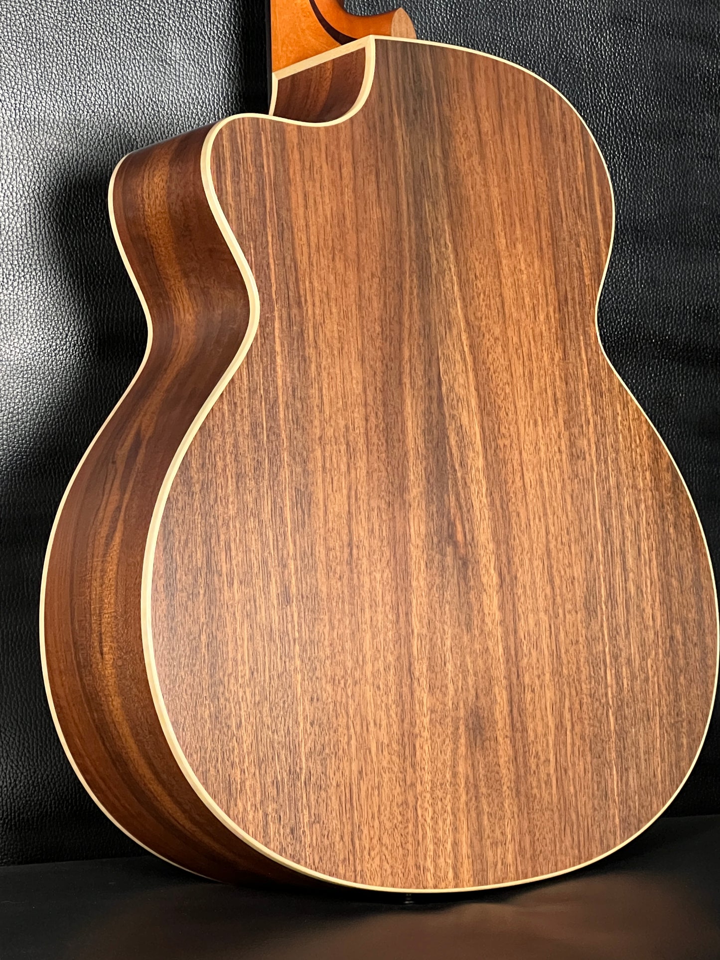 Lowden O-21C Cutaway (PRE-OWNED)