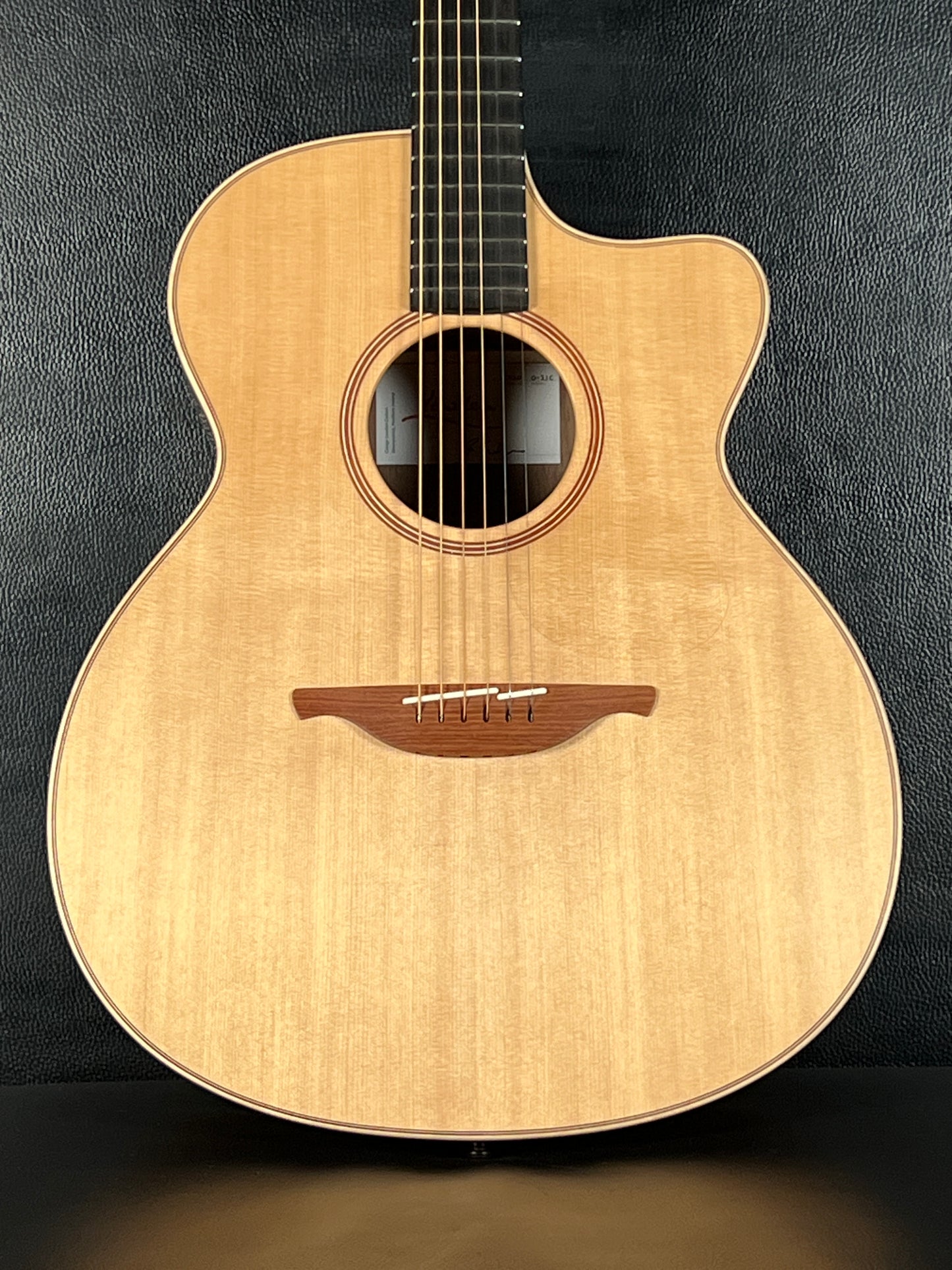 Lowden O-21C Cutaway (PRE-OWNED)