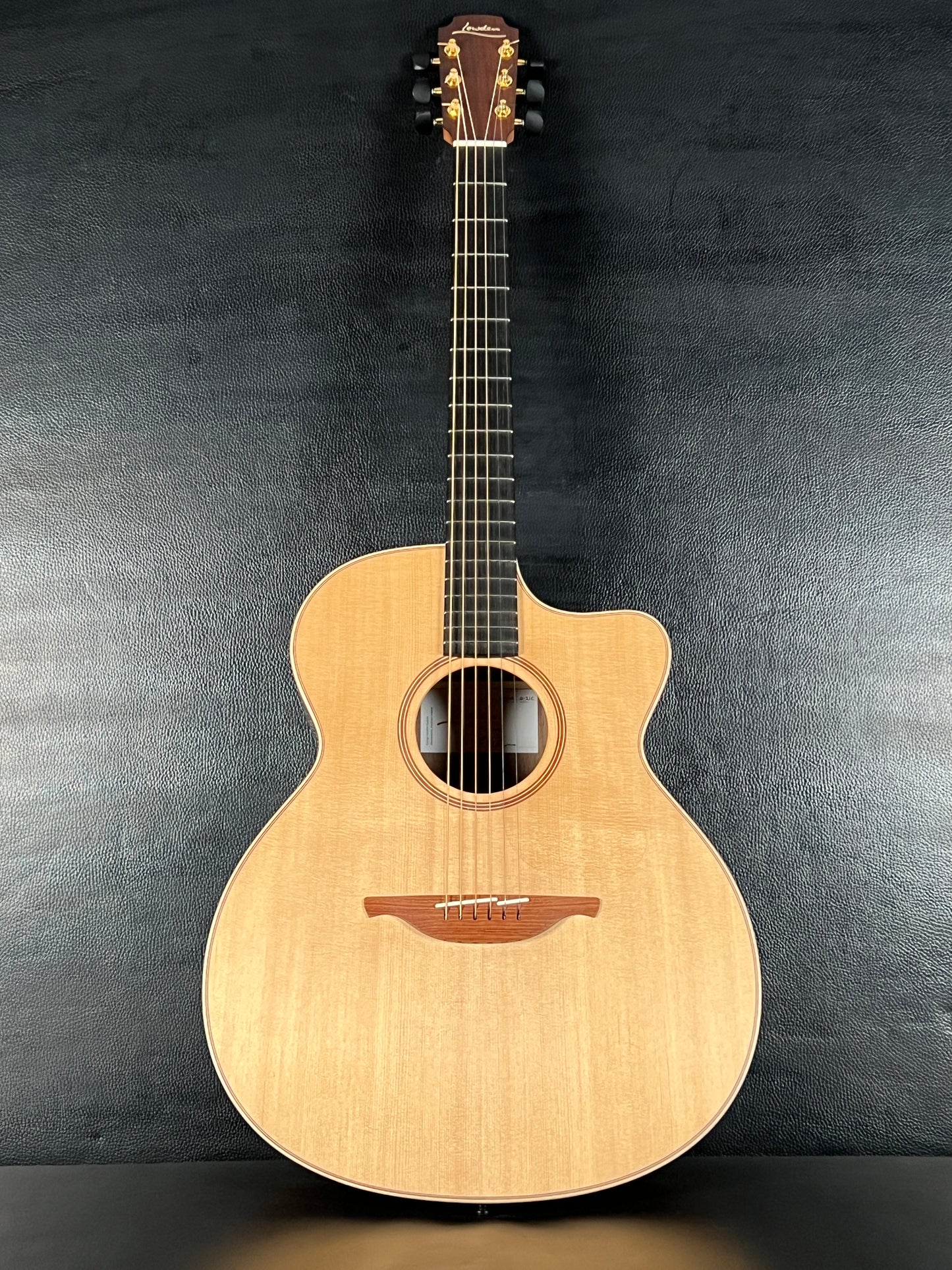 Lowden O-21C Cutaway (PRE-OWNED)