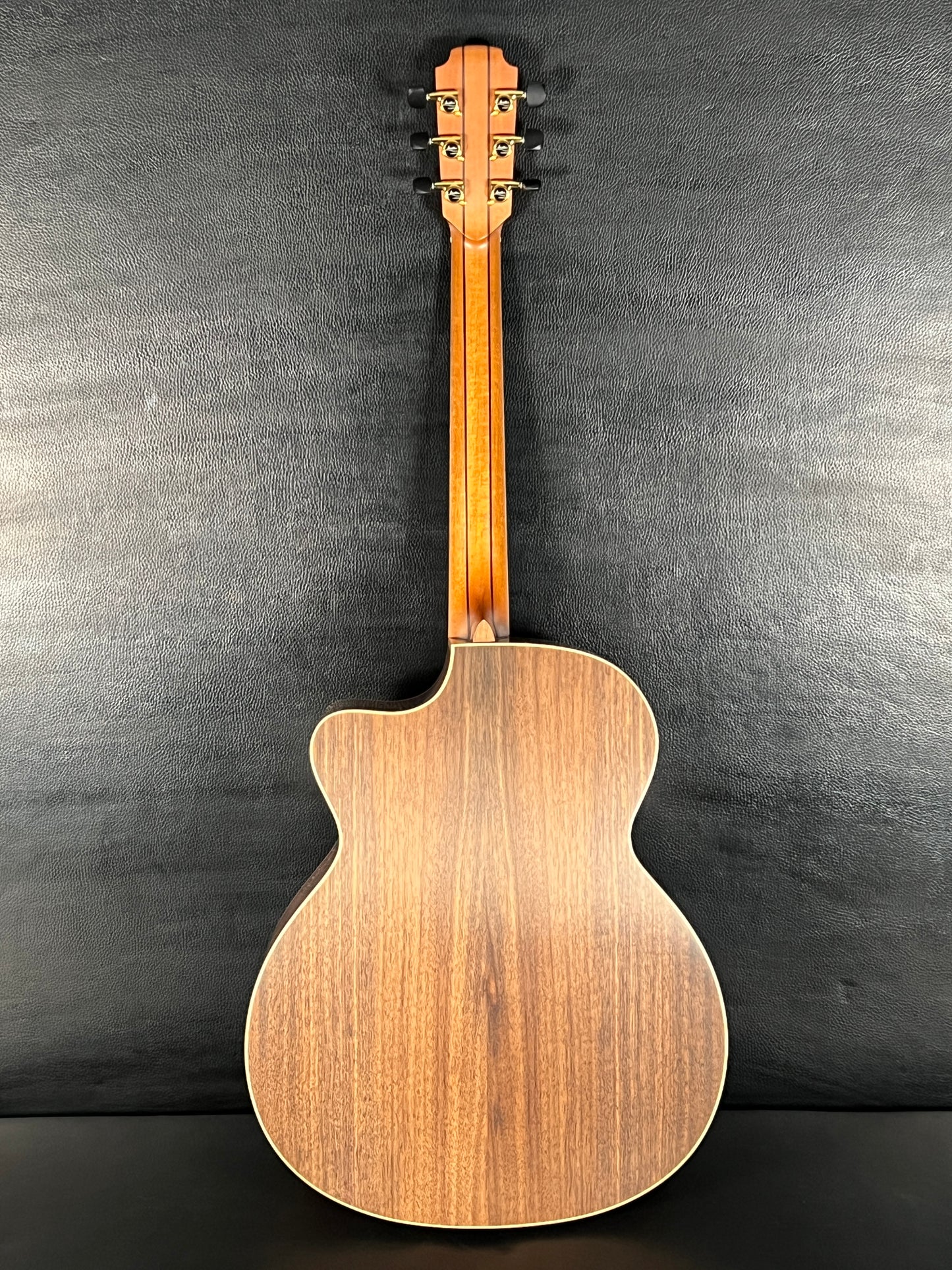 Lowden O-21C Cutaway (PRE-OWNED)