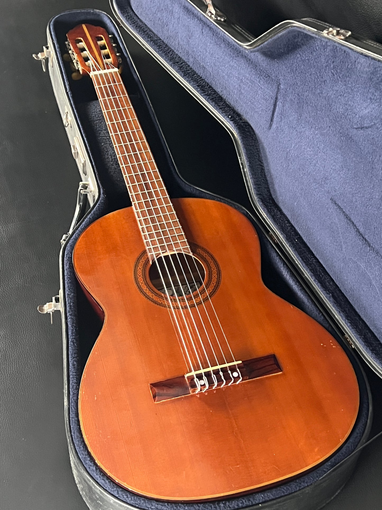 Saturn Classical Guitar (PRE-OWNED)