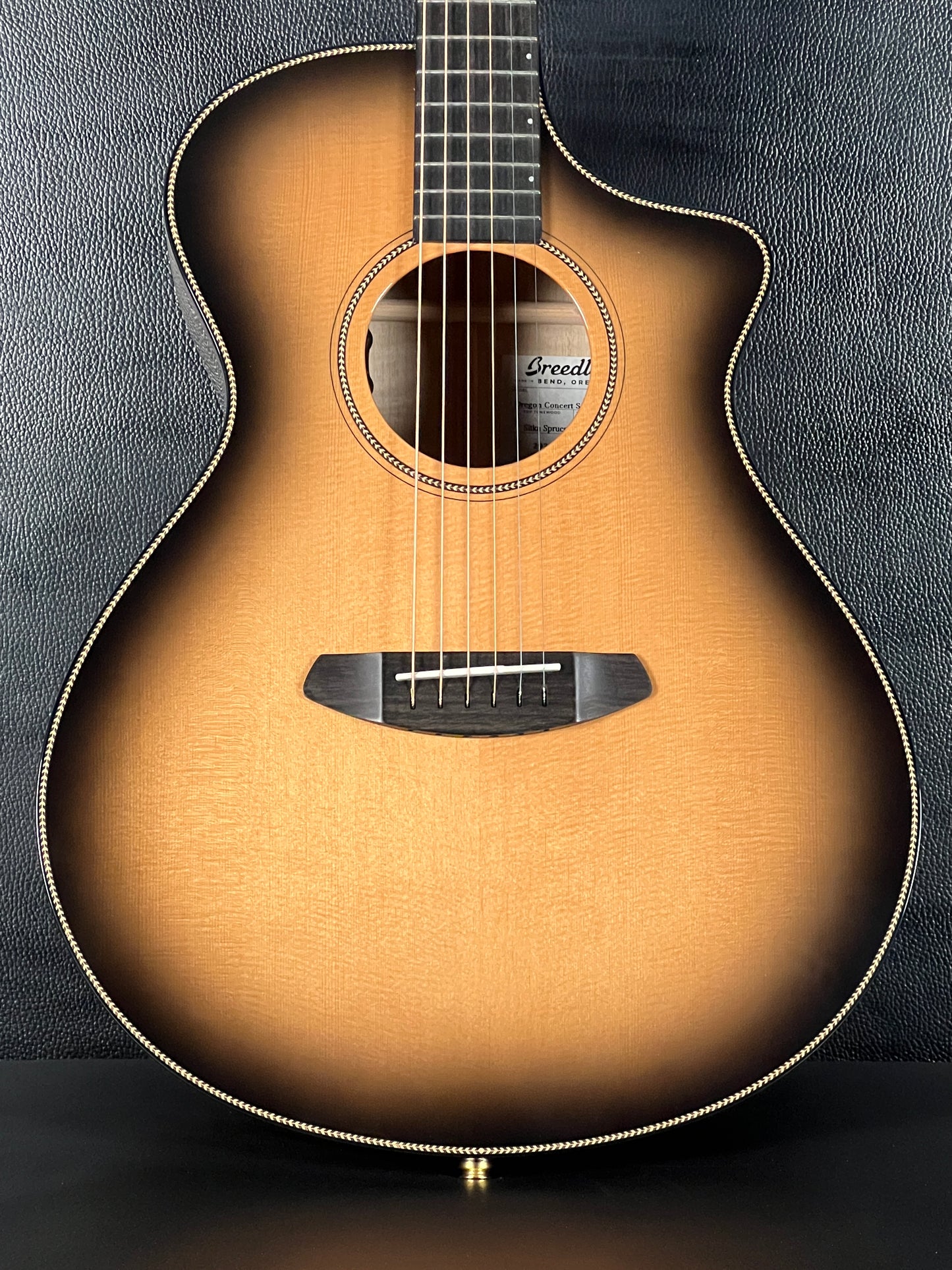 Breedlove Oregon Concert Saddleback CE (PRE-OWNED)