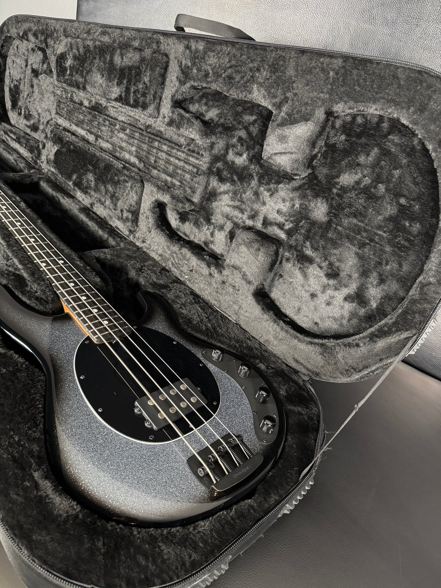 Music Man Ernie Ball StingRay Special 4 H ( PRE-OWNED)