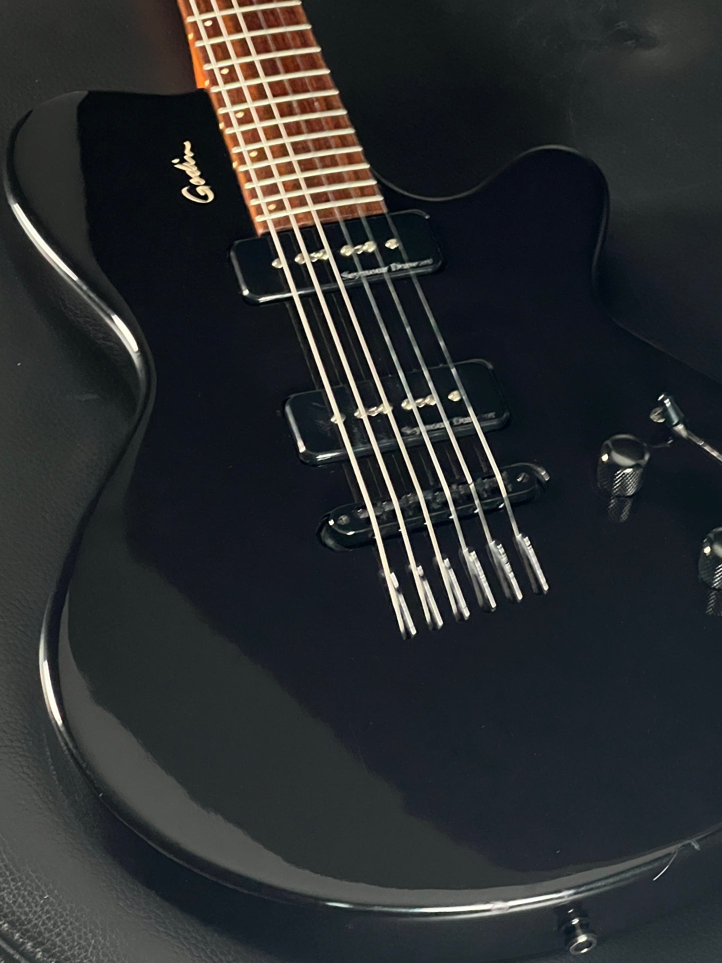 Godin LG Black (PRE-OWNED)