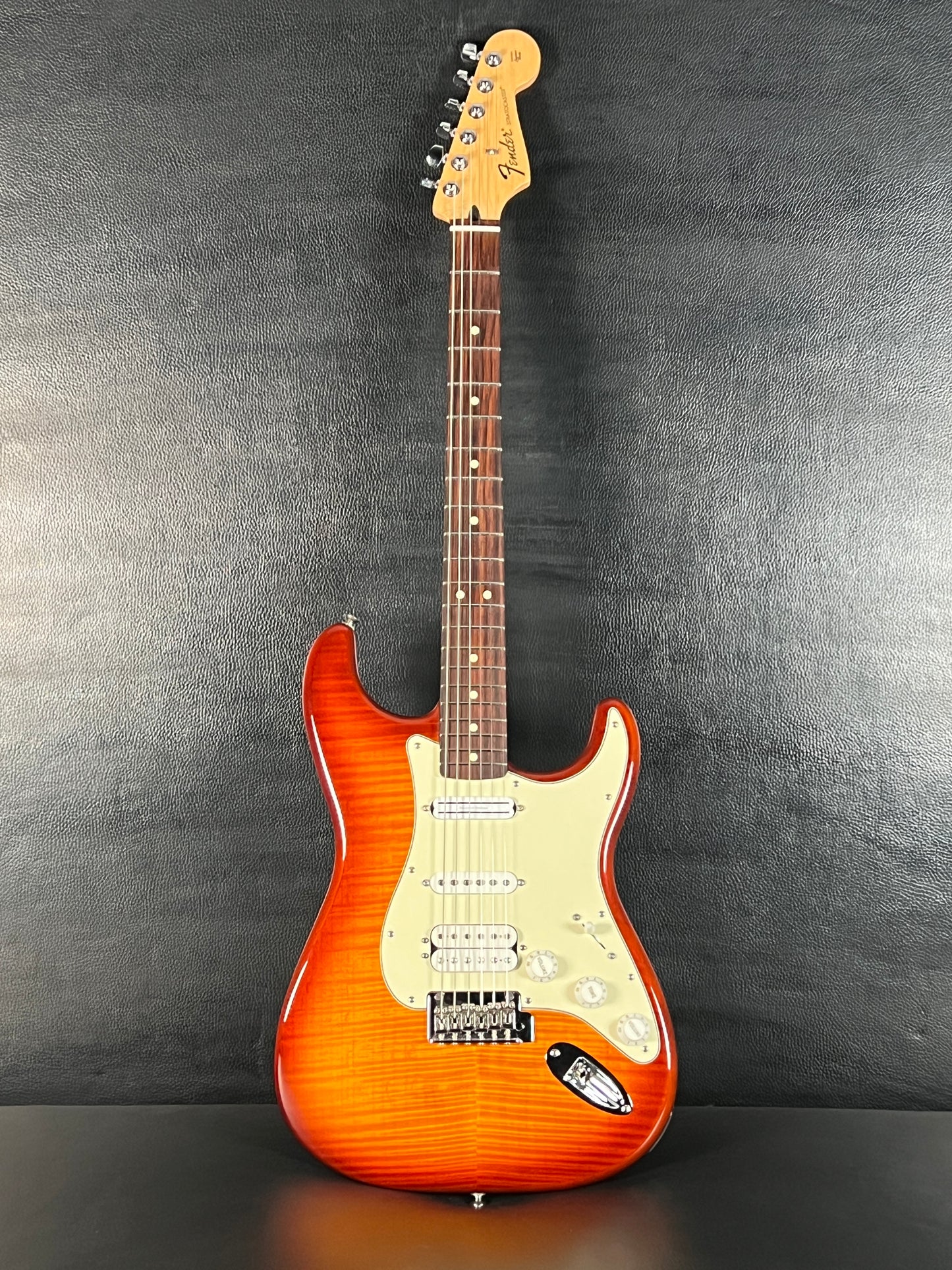 Deluxe Stratocaster HSS Plus Top with iOS Connectivity 2014 (PRE-OWNED)