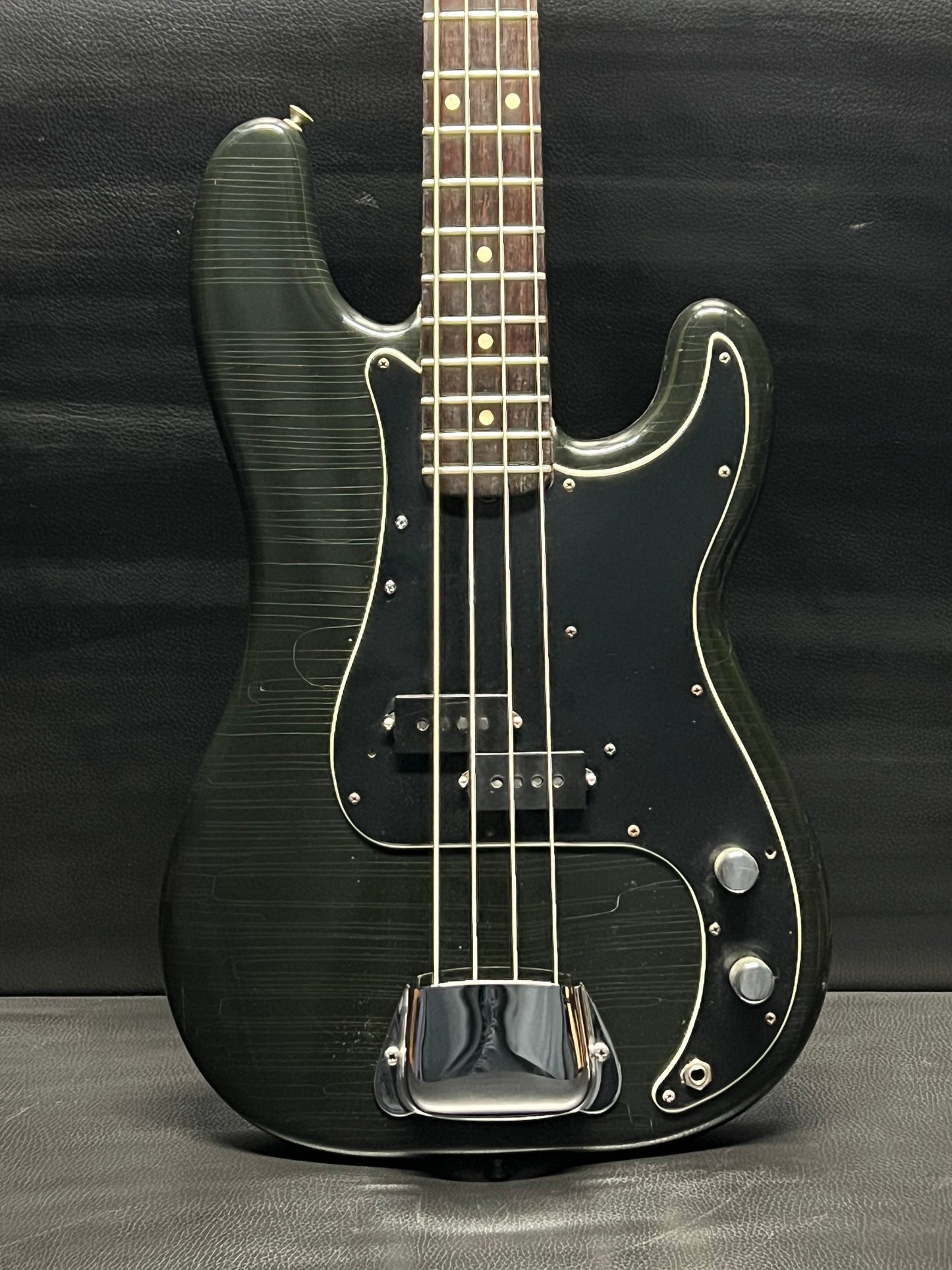 Fender 1977 Precision Bass (PRE-OWNED)