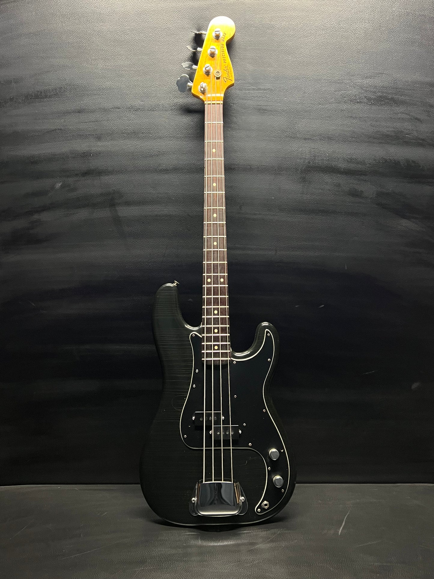 Fender 1977 Precision Bass (PRE-OWNED)