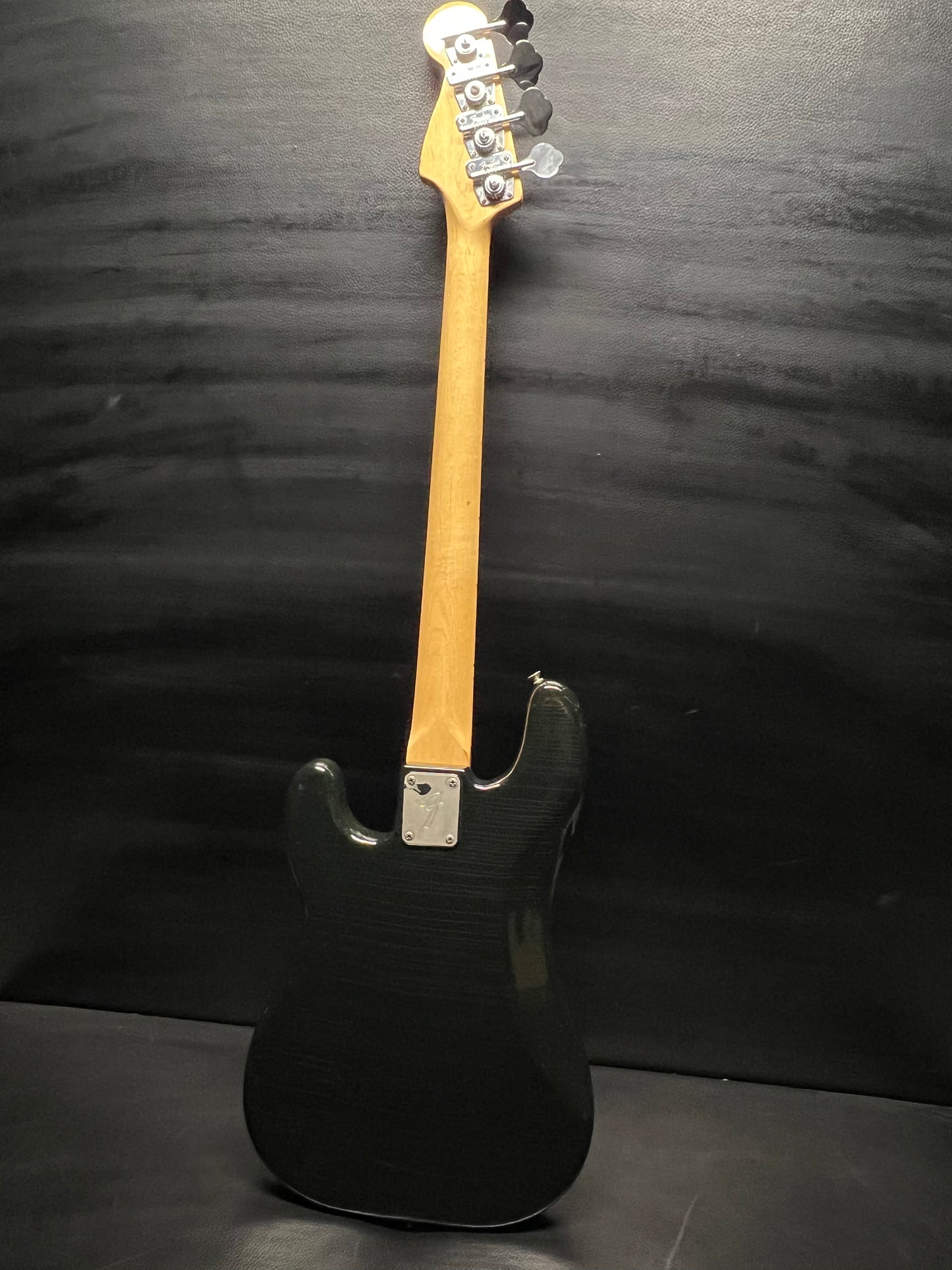 Fender 1977 Precision Bass (PRE-OWNED)