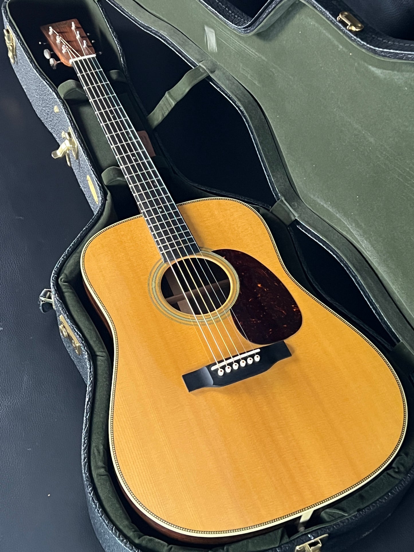Martin HD-28 (PRE-OWNED)