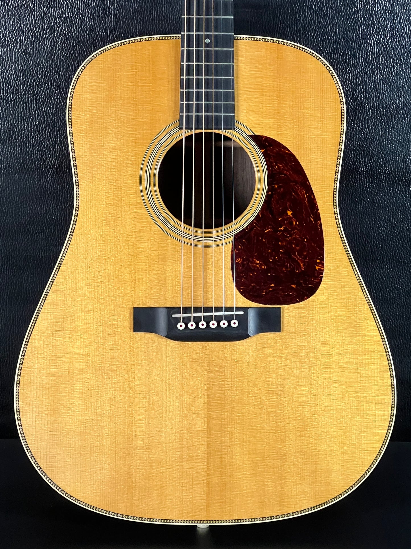 Martin HD-28 (PRE-OWNED)