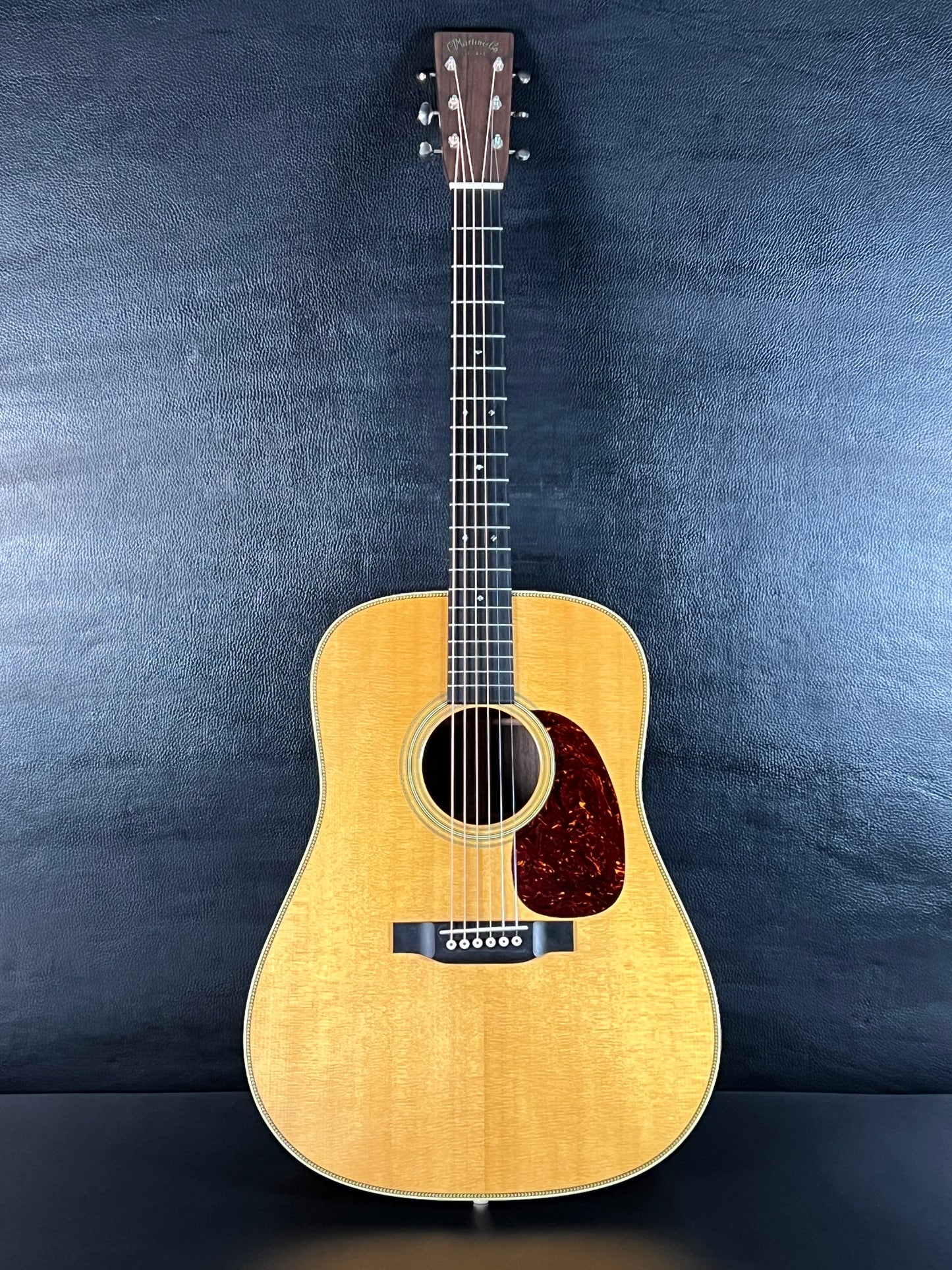 Martin HD-28 (PRE-OWNED)