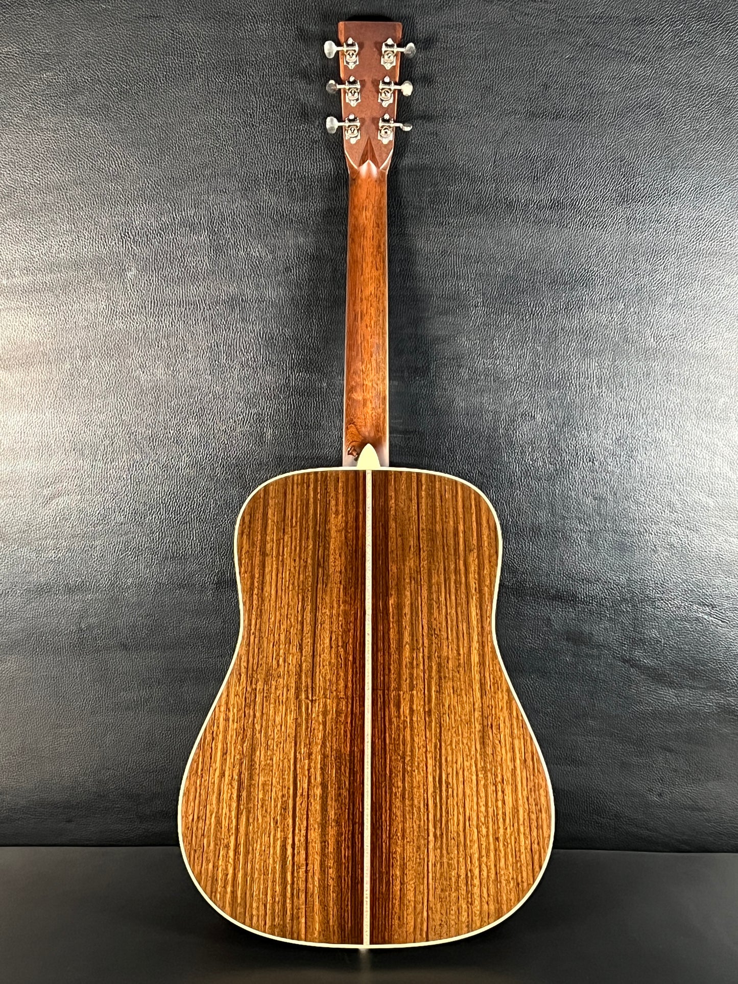 Martin HD-28 (PRE-OWNED)