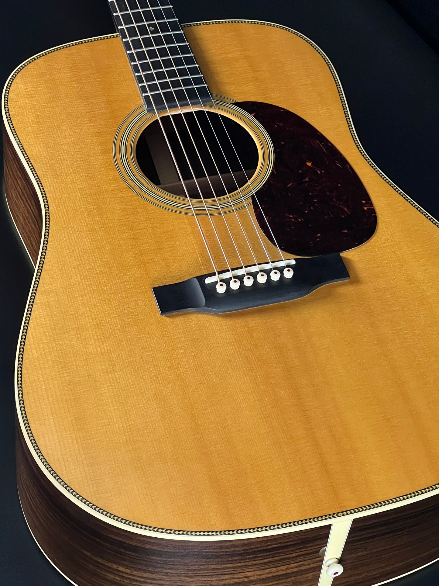 Martin HD-28 (PRE-OWNED)