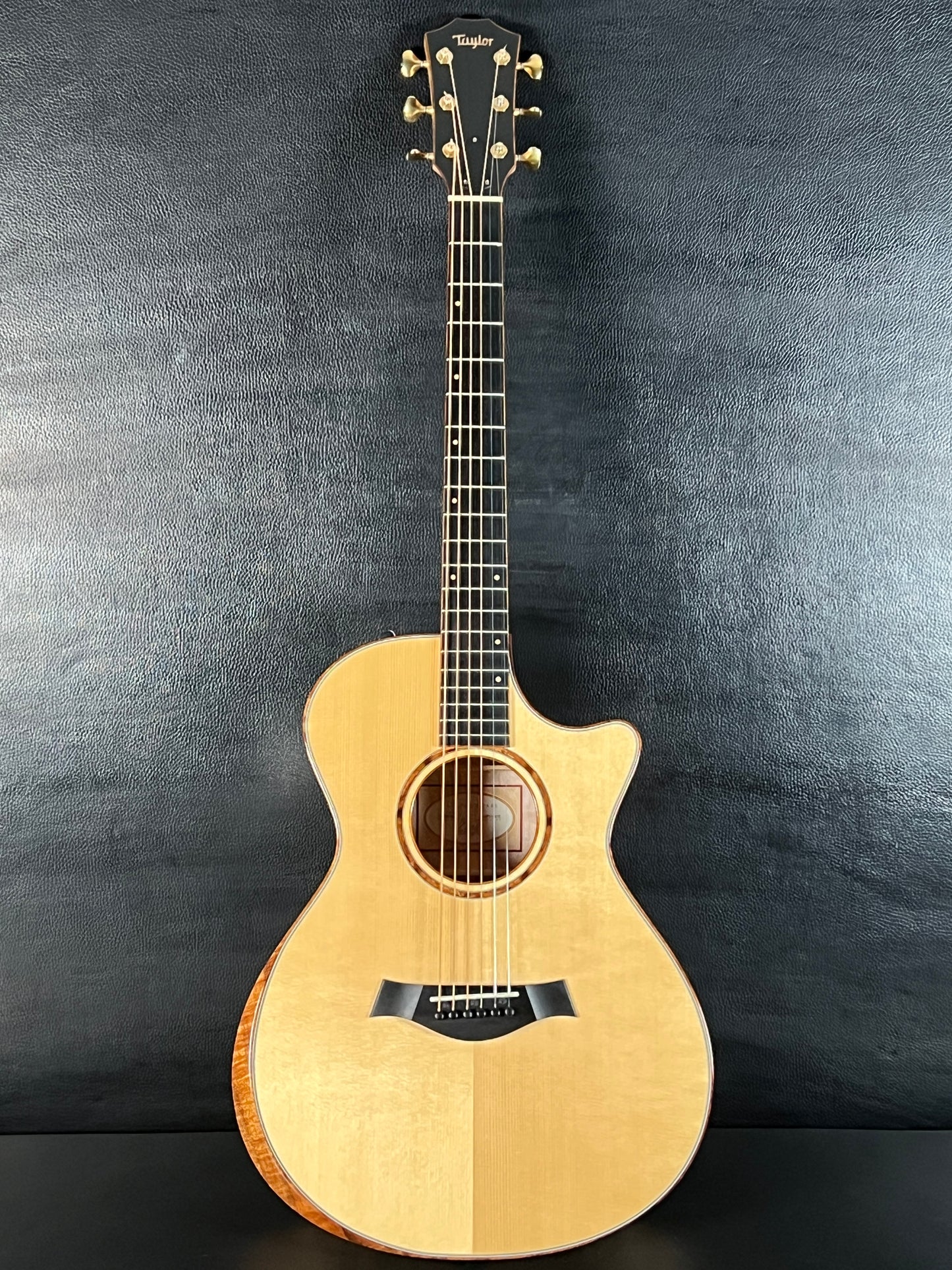 Taylor Custom GC Quilted Maple & Engelmann Spruce 2014 (PRE-OWNED)