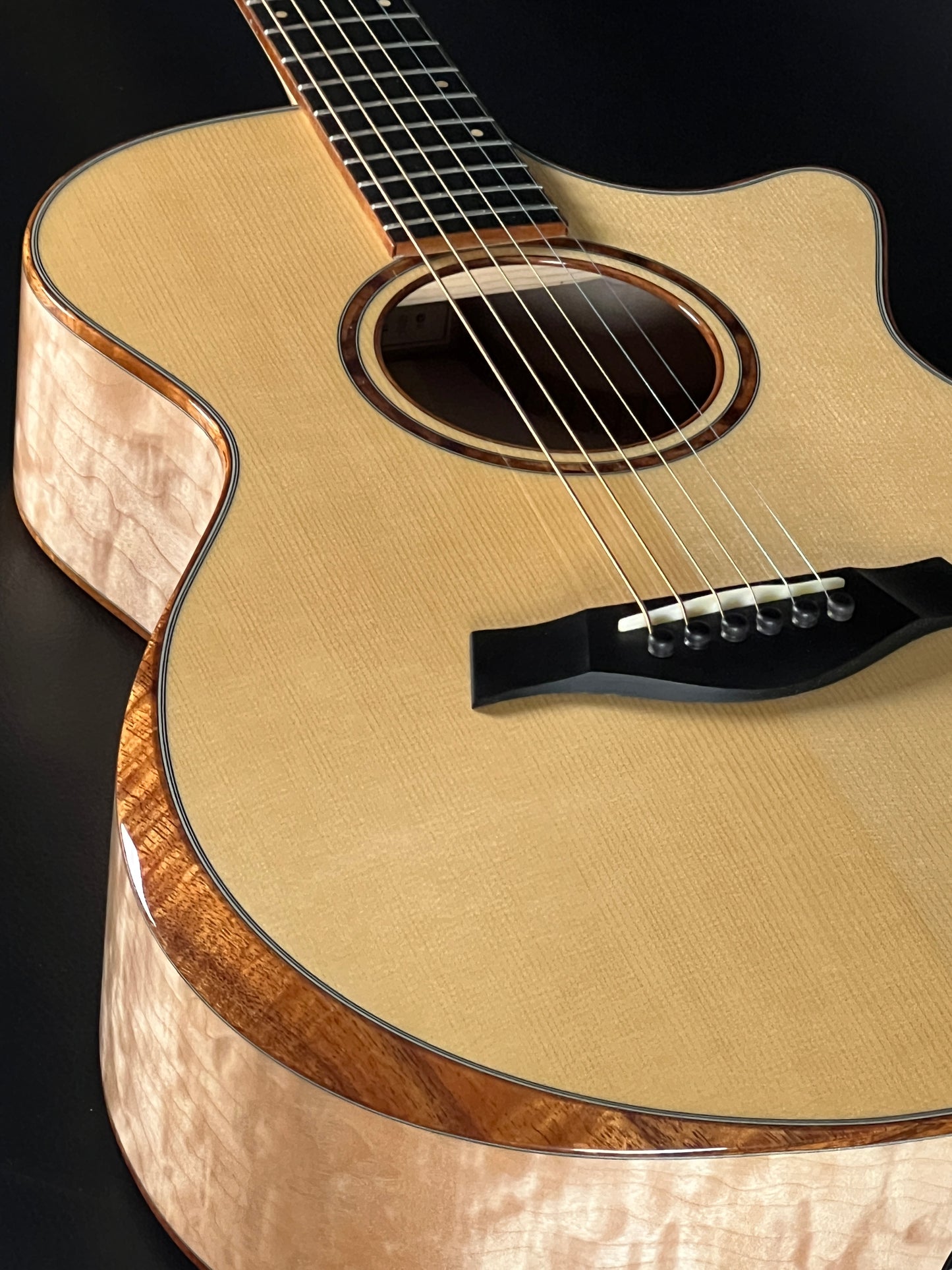 Taylor Custom GC Quilted Maple & Engelmann Spruce 2014 (PRE-OWNED)