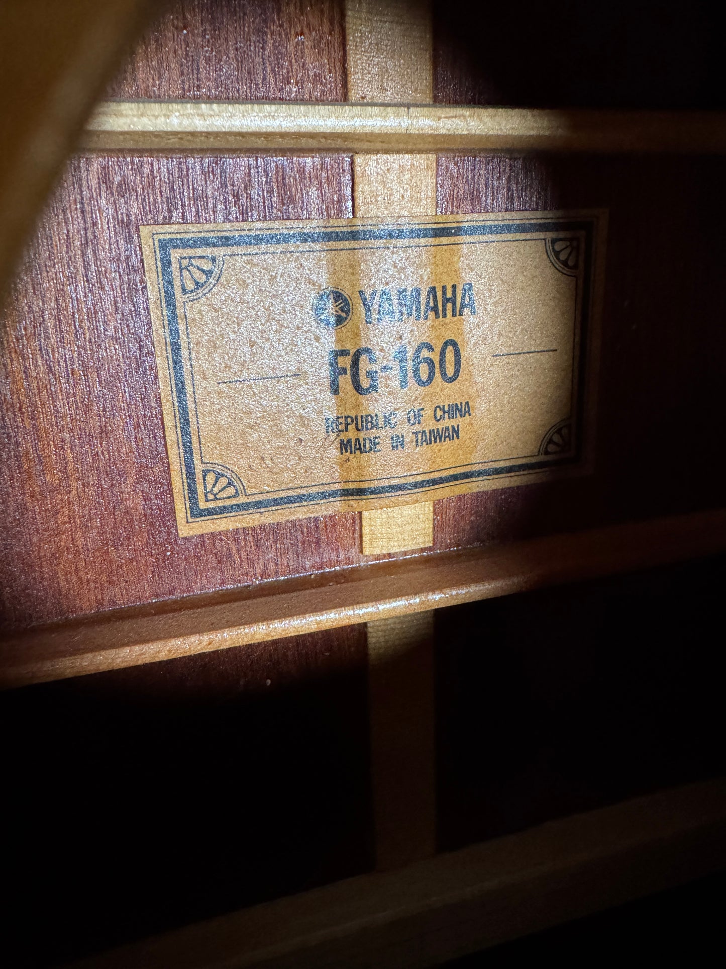 Yamaha FG 160 ( PRE-OWNED)