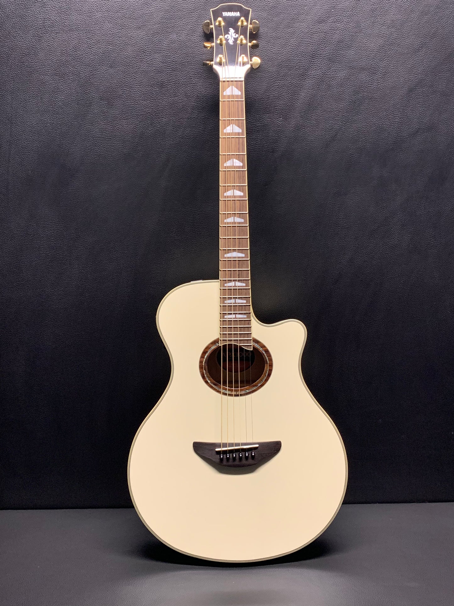 Yamaha APX1000 Pearl White Acoustic Guitar #IJN250594