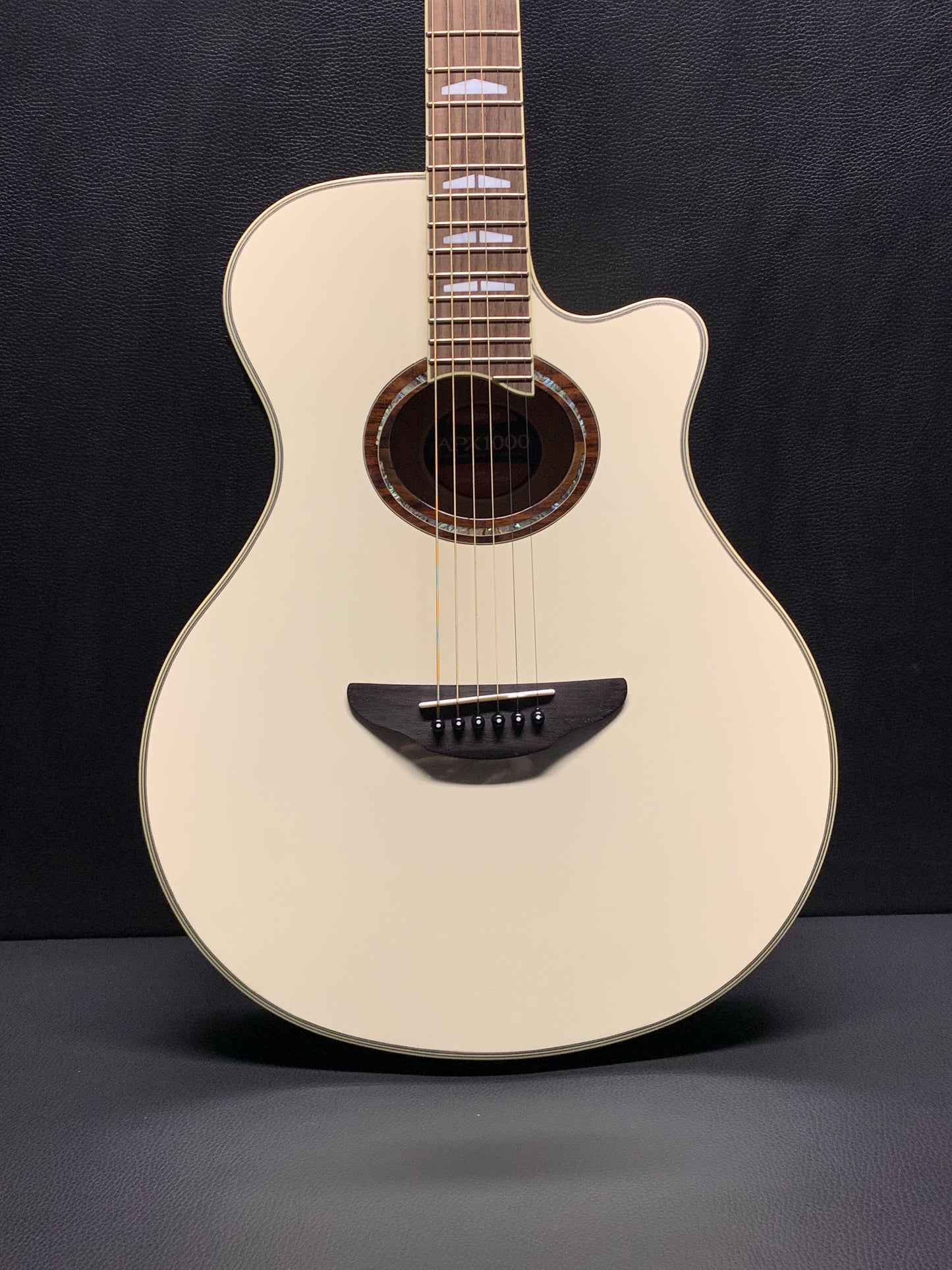 Yamaha APX1000 Pearl White Acoustic Guitar #IJN250594