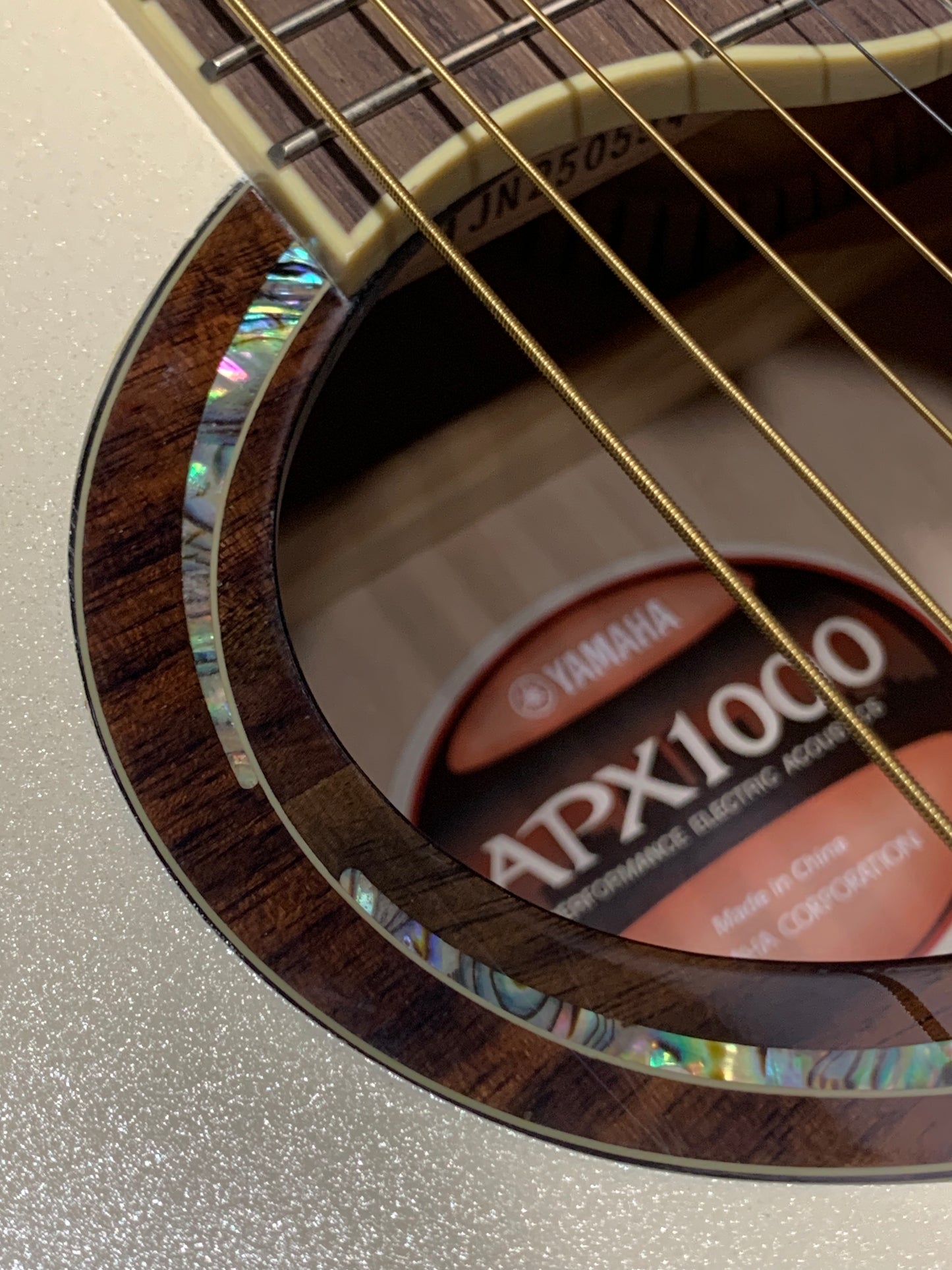 Yamaha APX1000 Pearl White Acoustic Guitar #IJN250594