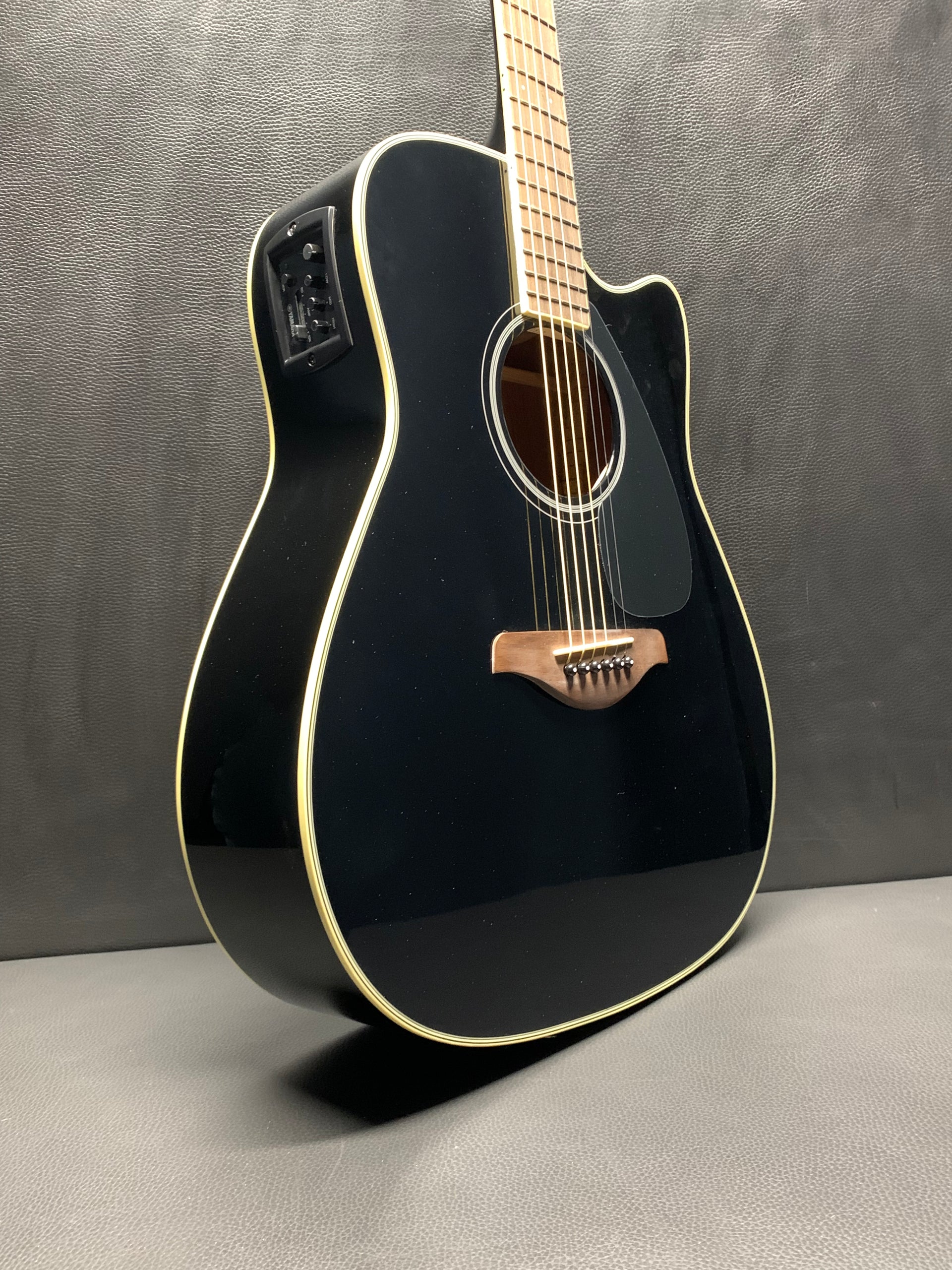 ギター Digtech RP80 Amazon.com: Yamaha FGX820C Solid Top Cutaway Acoustic