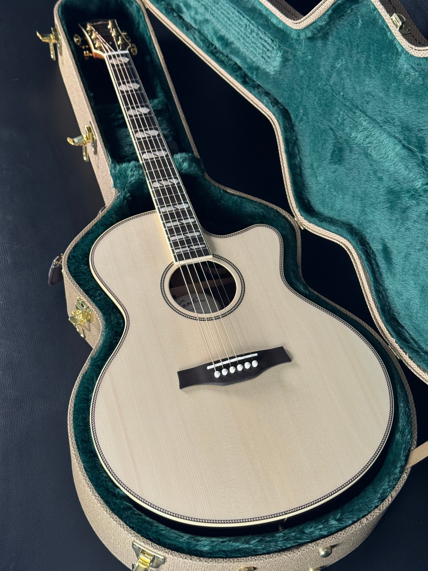 Godin Connaisseur Natural #031