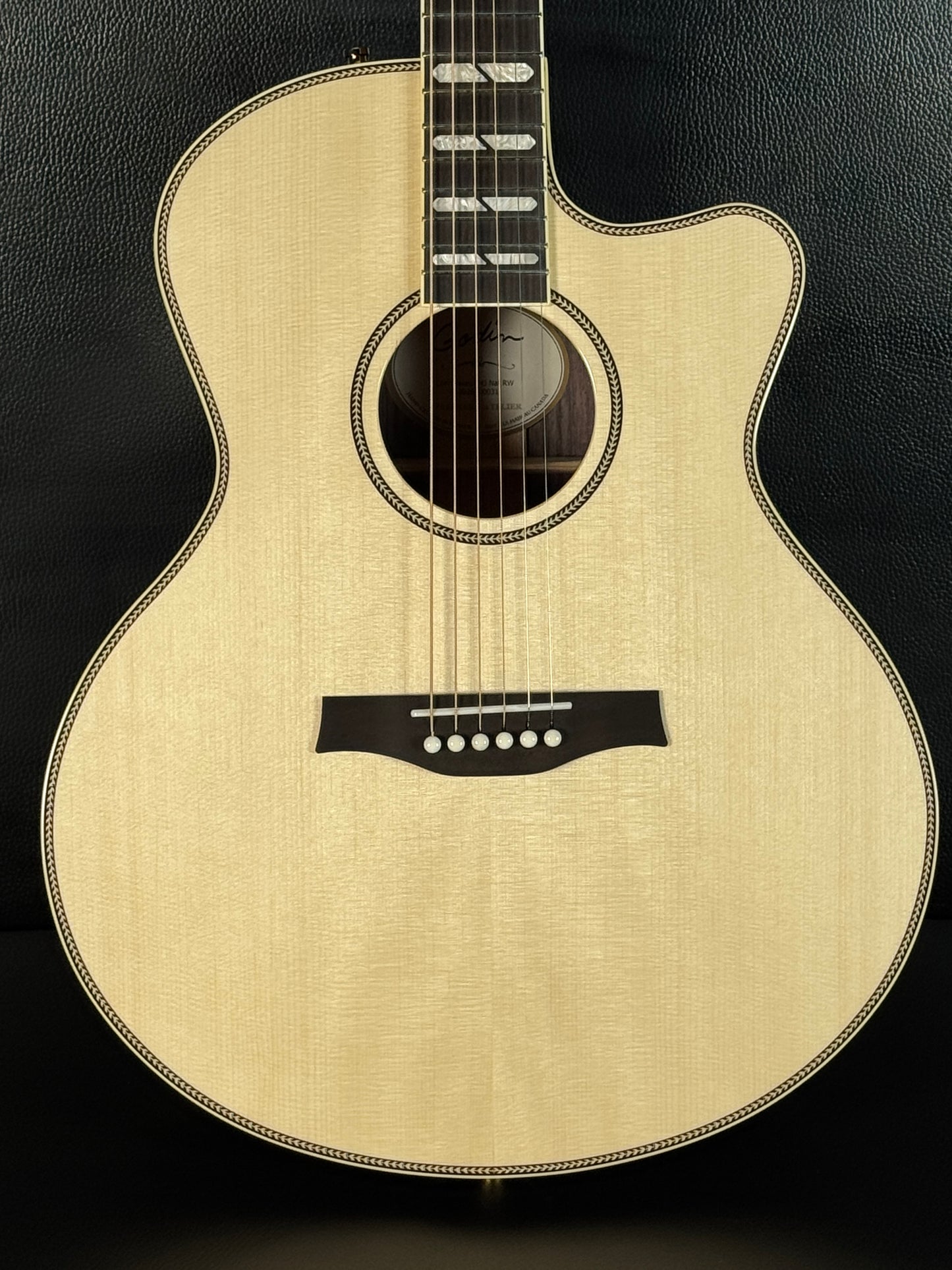 Godin Connaisseur Natural #031