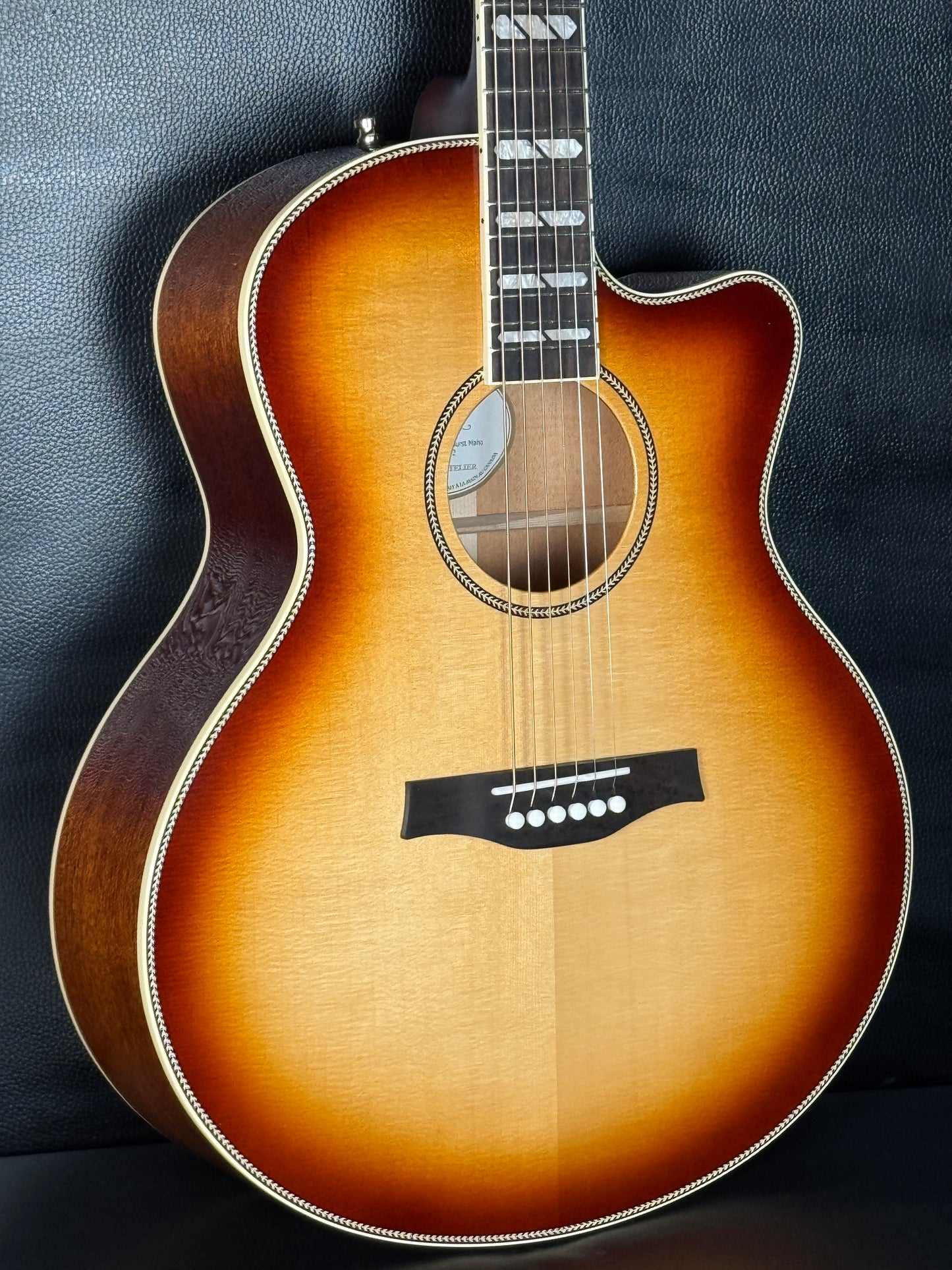 Godin Connaisseur MJ Sunsetburst Maho #072