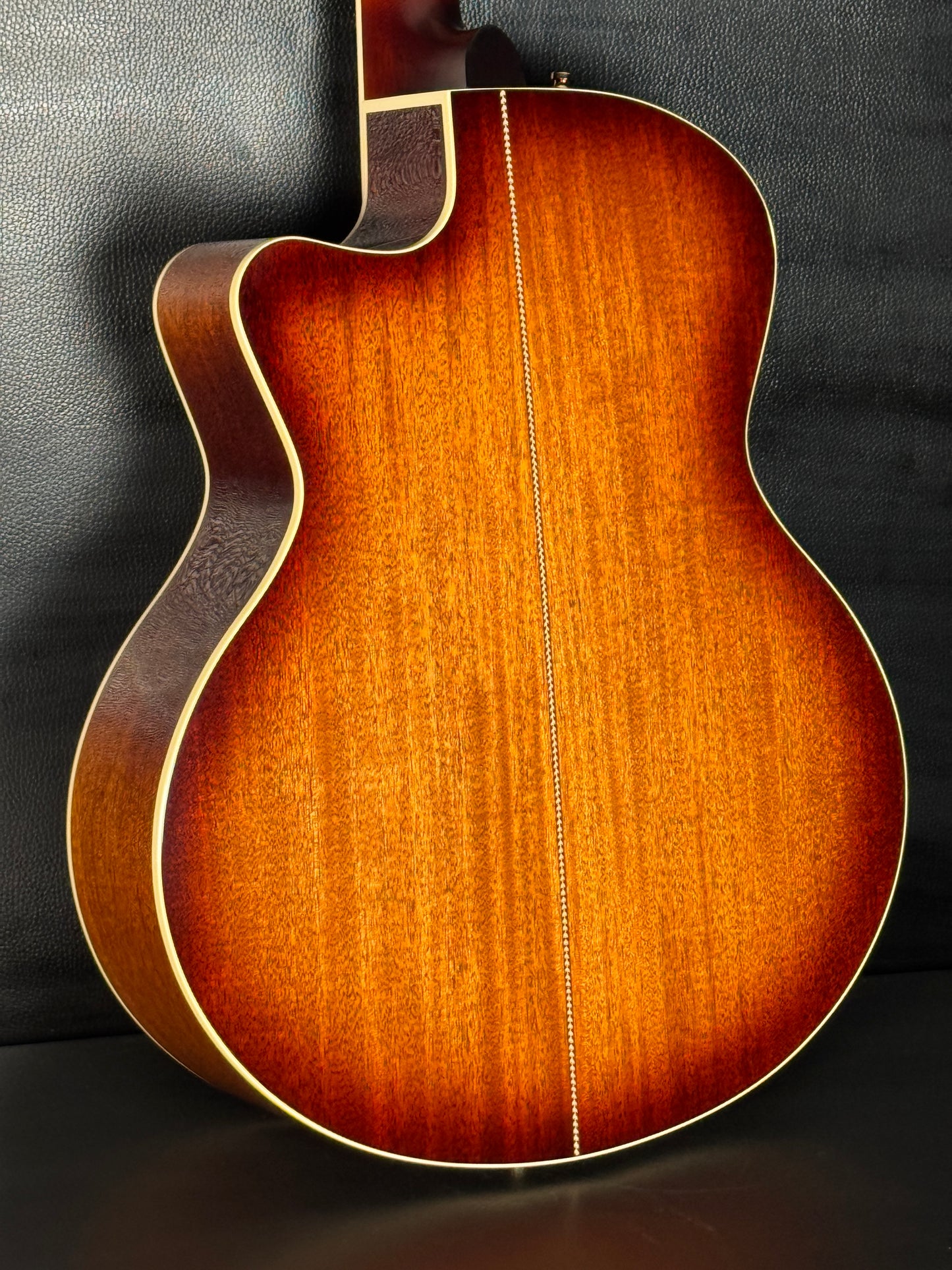 Godin Connaisseur MJ Sunsetburst Maho #072