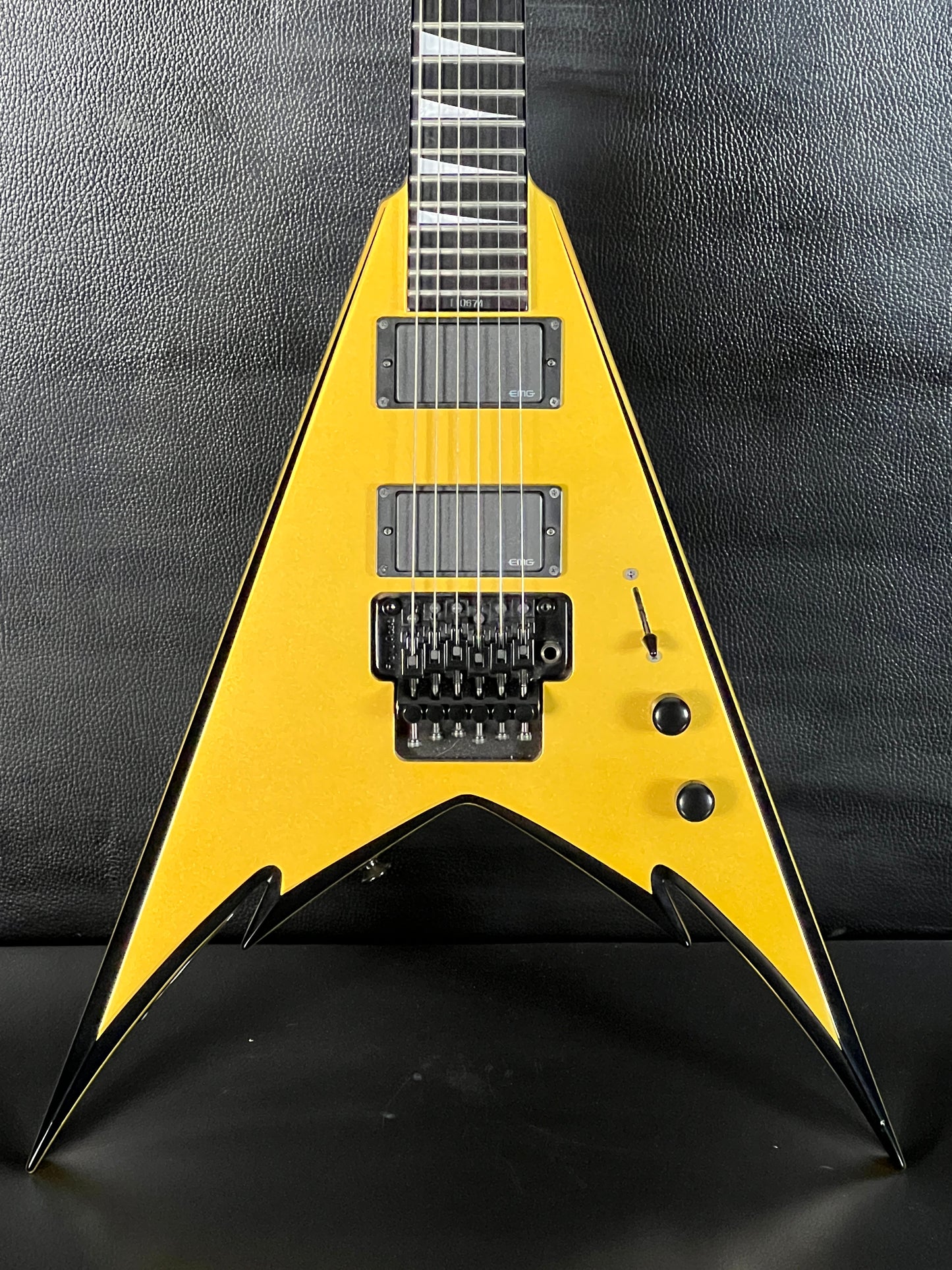 Jackson Pro Series Phil Demmel Signature Demmelition King V Gold with Black Bevels (PRE-OWNED)