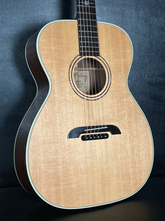 Alvarez Yairi FYM70 (PRE-OWNED)