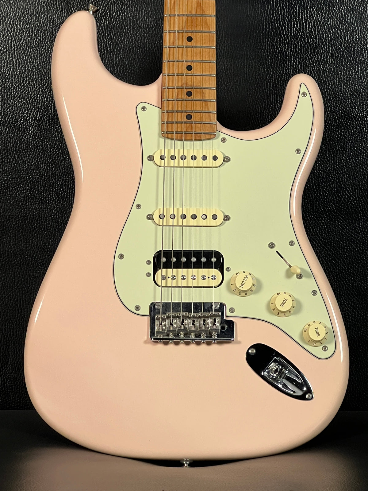 Fender Limited Edition American Professional Stratocaster HSS Shell Pink 2020 (PRE-OWNED)