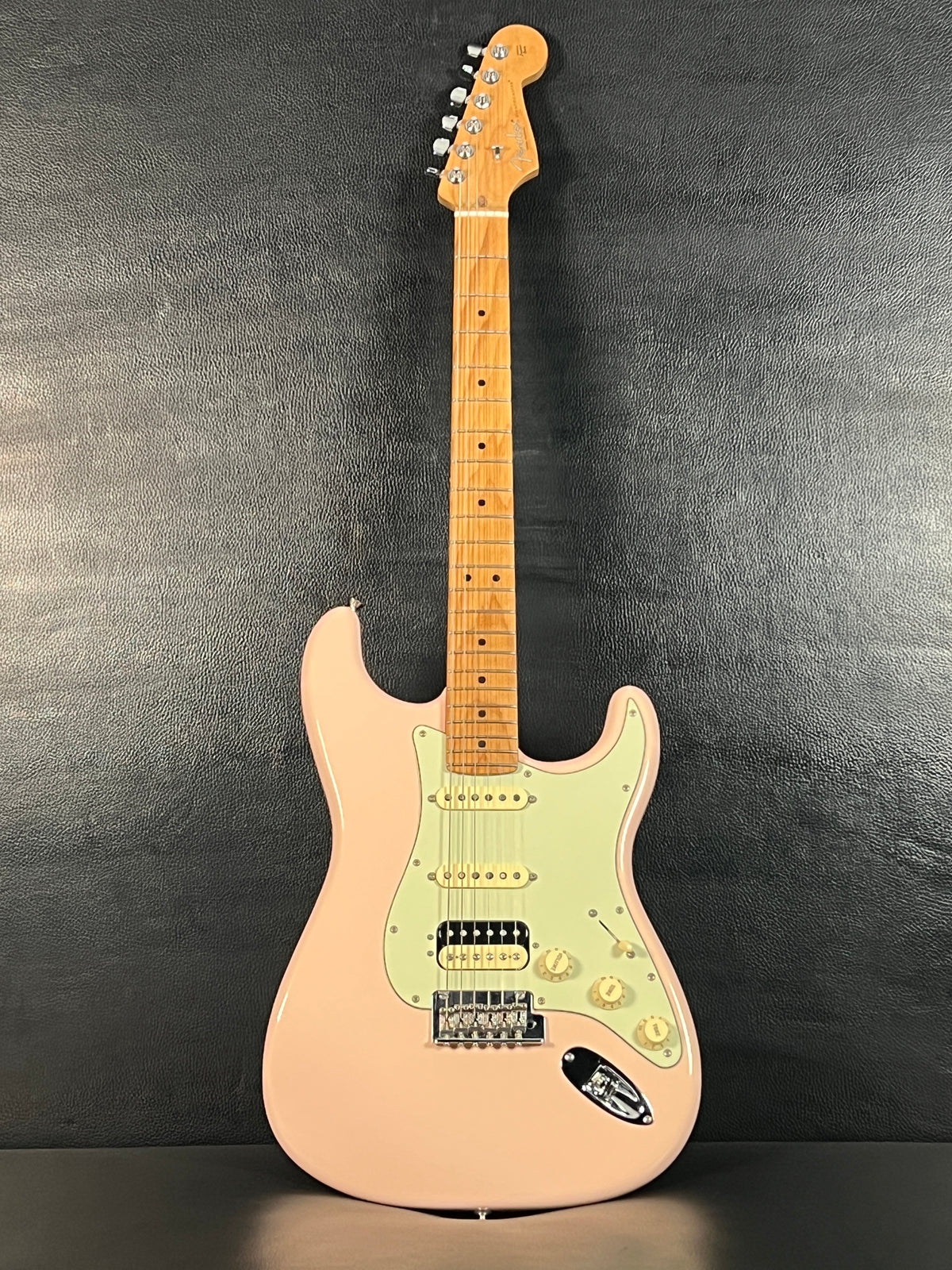 Fender Limited Edition American Professional Stratocaster HSS Shell Pink 2020 (PRE-OWNED)