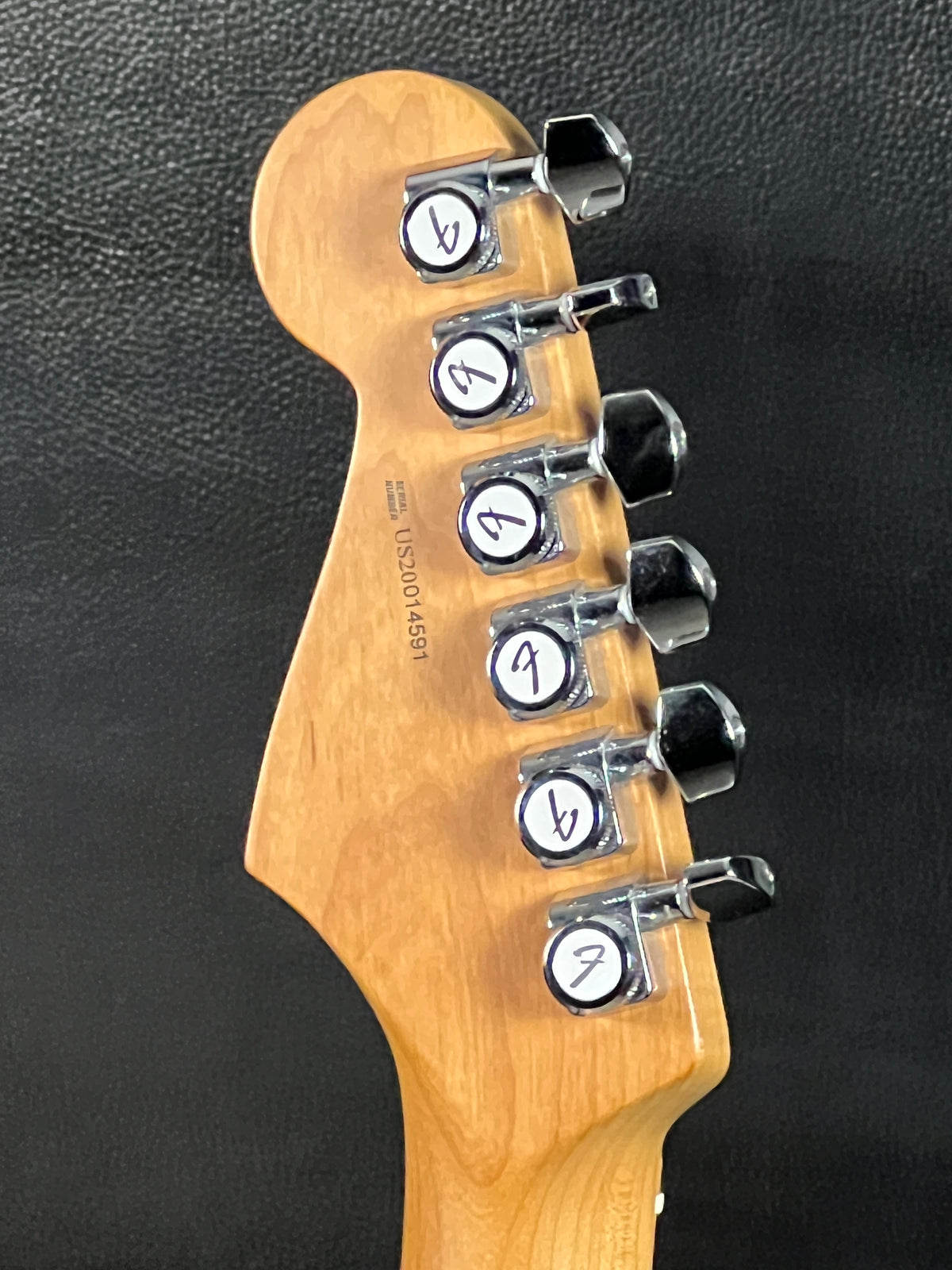 Fender Limited Edition American Professional Stratocaster HSS Shell Pink 2020 (PRE-OWNED)