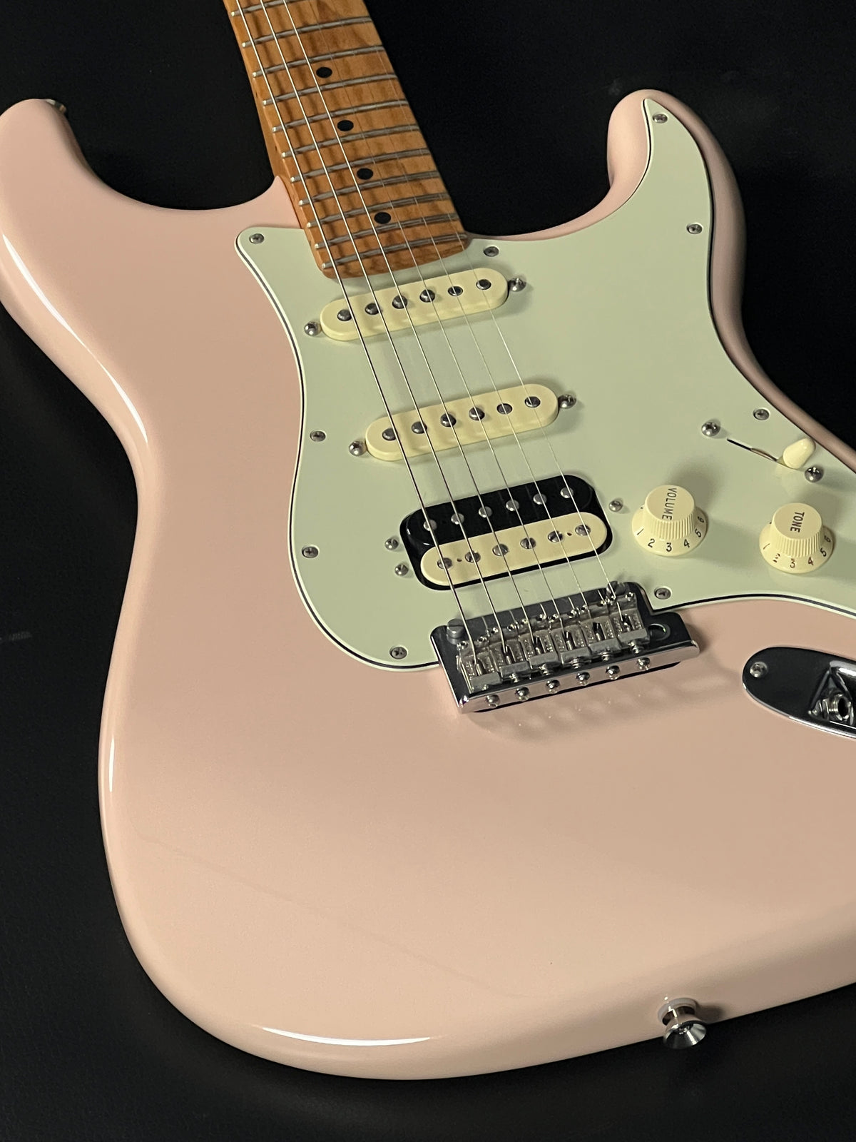 Fender Limited Edition American Professional Stratocaster HSS Shell Pink 2020 (PRE-OWNED)