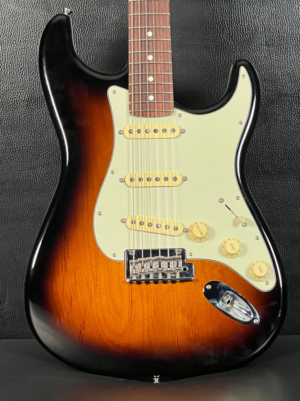 Fender 70th Anniversary American Professional II Stratocaster 2-Color Sunburst (PRE-OWNED)