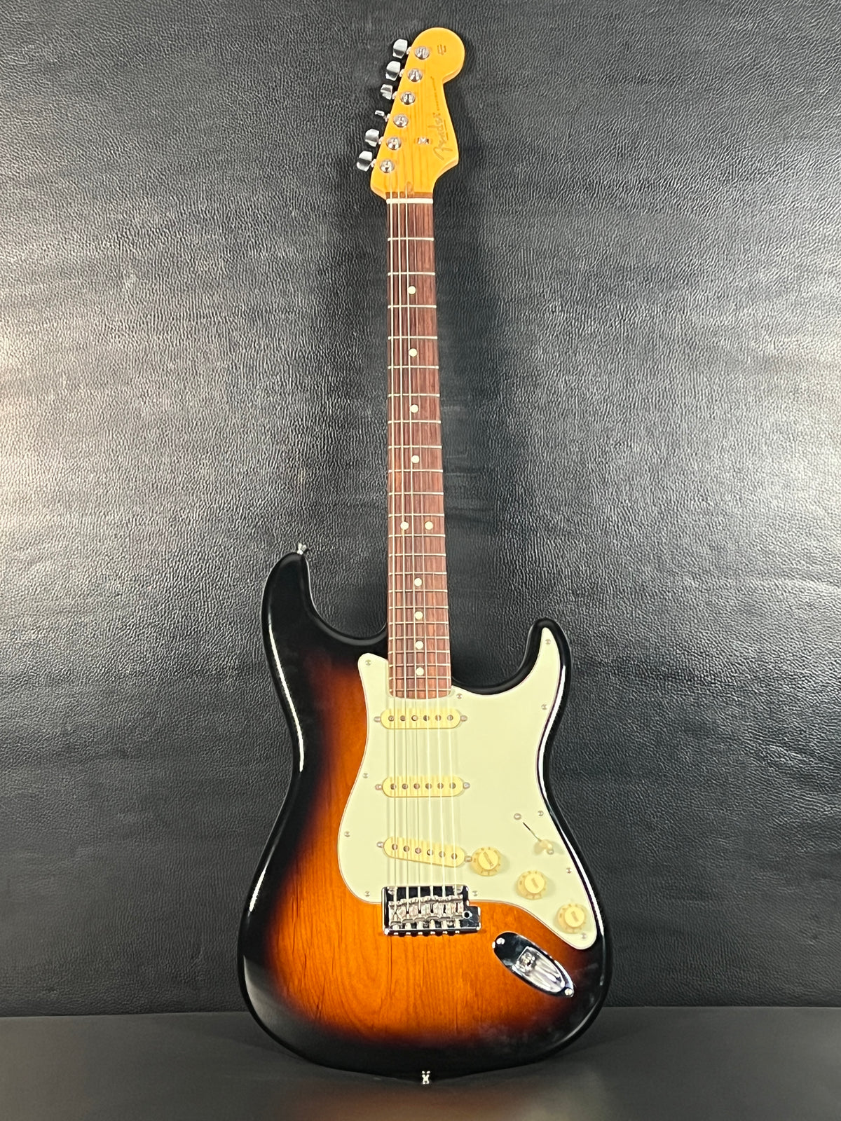 Fender 70th Anniversary American Professional II Stratocaster 2-Color Sunburst (PRE-OWNED)