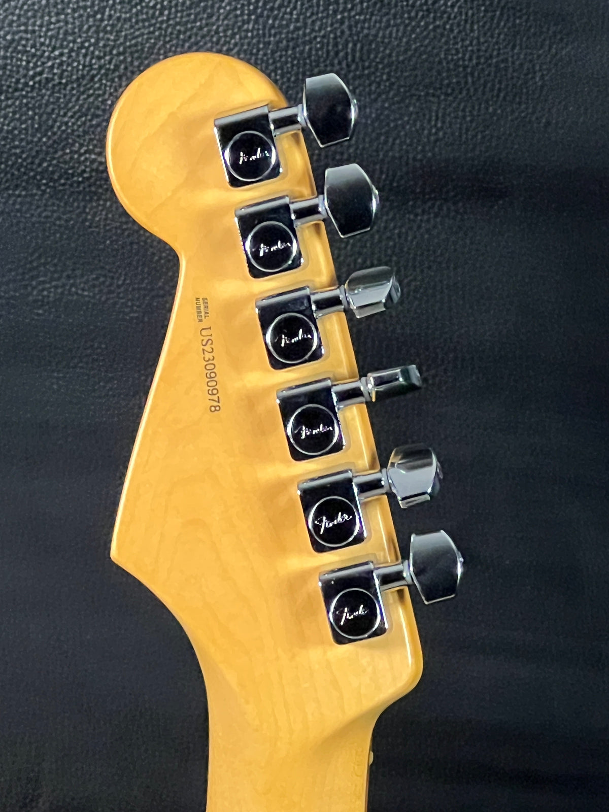 Fender 70th Anniversary American Professional II Stratocaster 2-Color Sunburst (PRE-OWNED)