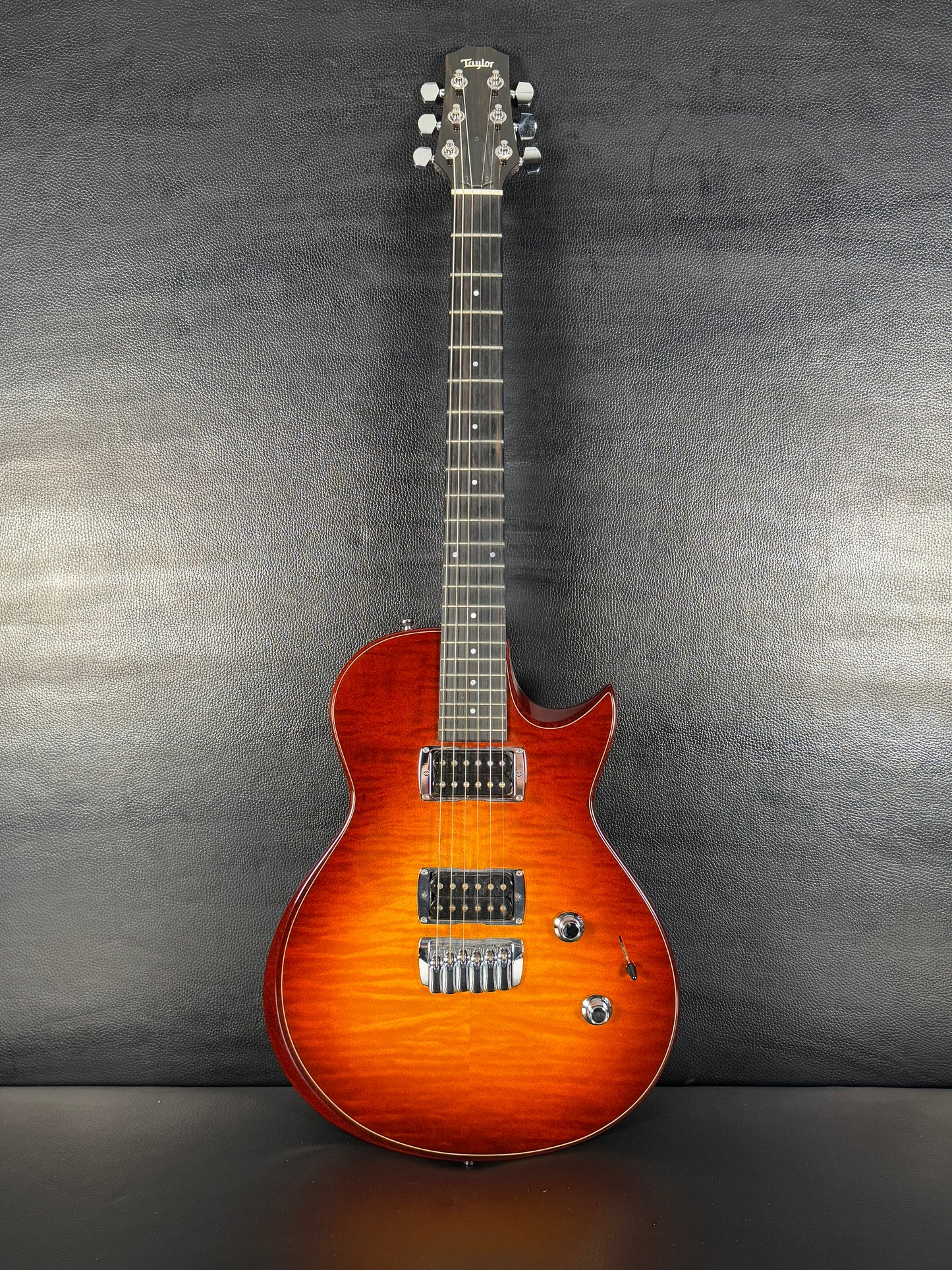 Taylor SB-1 Solidbody Standard Sunburst 2007 ( PRE-OWNED)