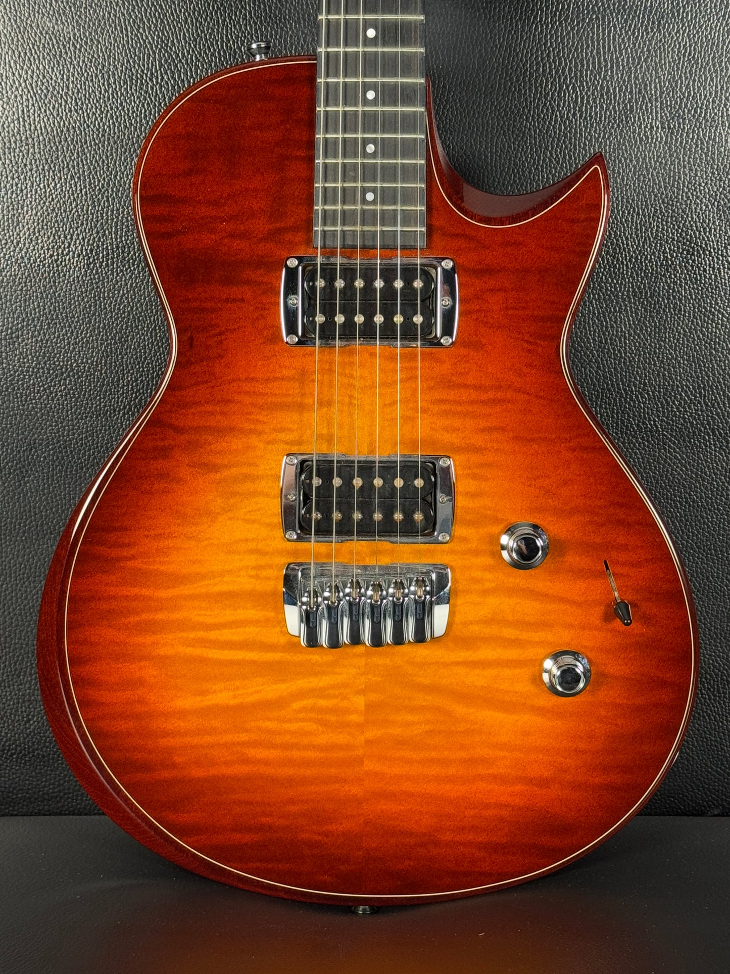 Taylor SB-1 Solidbody Standard Sunburst 2007 ( PRE-OWNED)