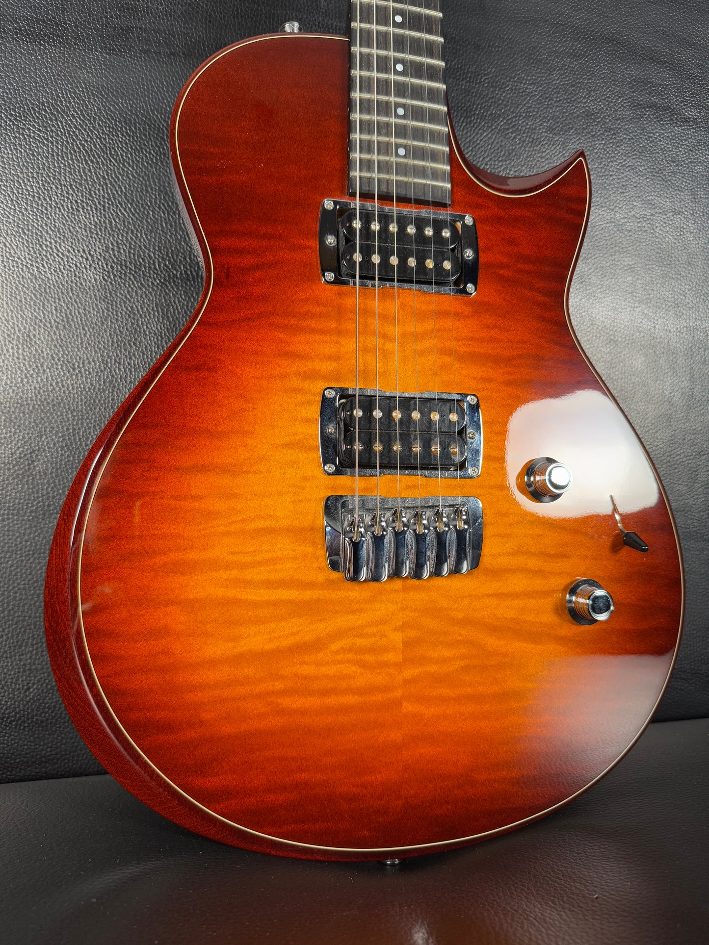 Taylor SB-1 Solidbody Standard Sunburst 2007 ( PRE-OWNED)