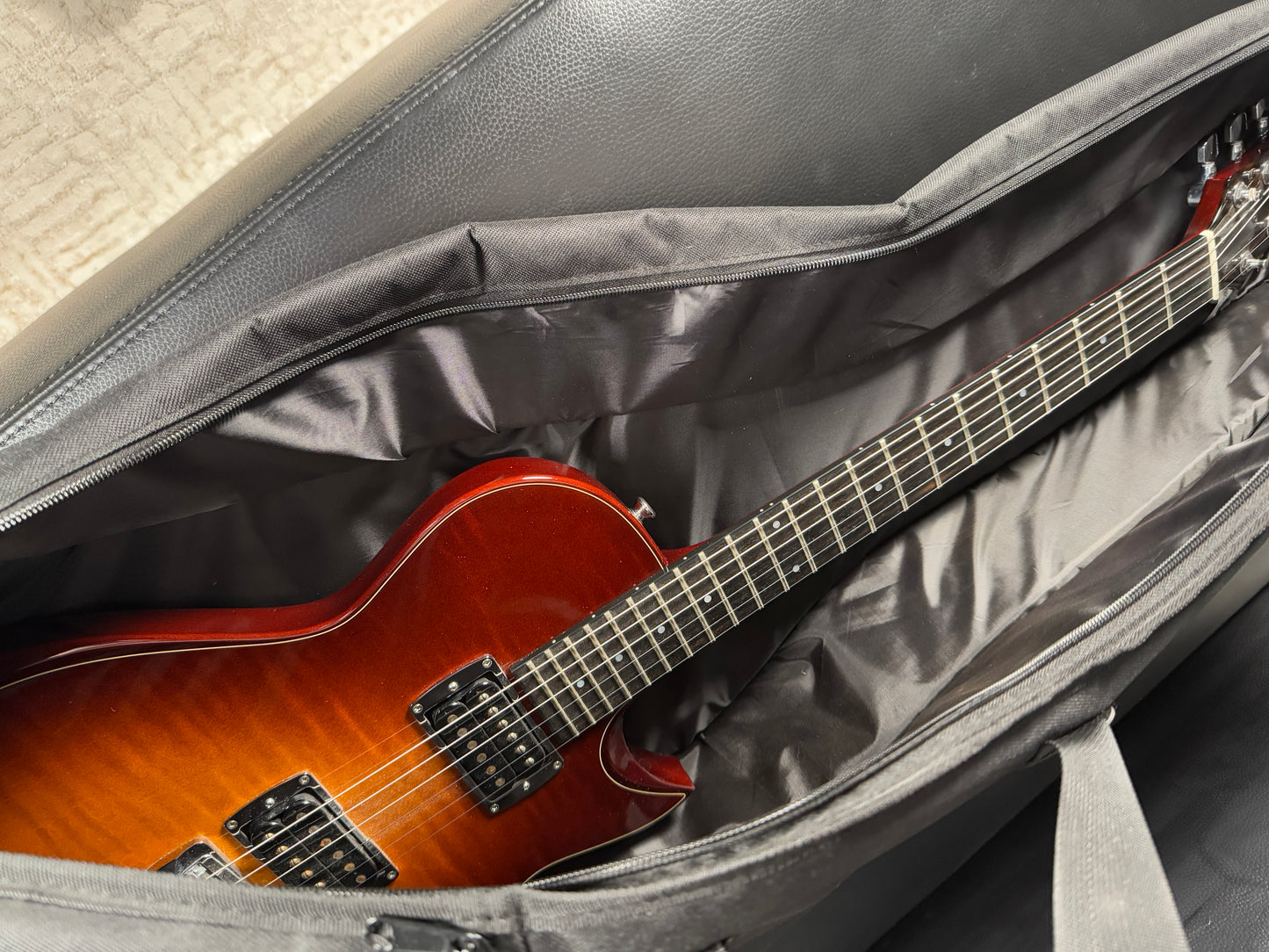 Taylor SB-1 Solidbody Standard Sunburst 2007 ( PRE-OWNED)