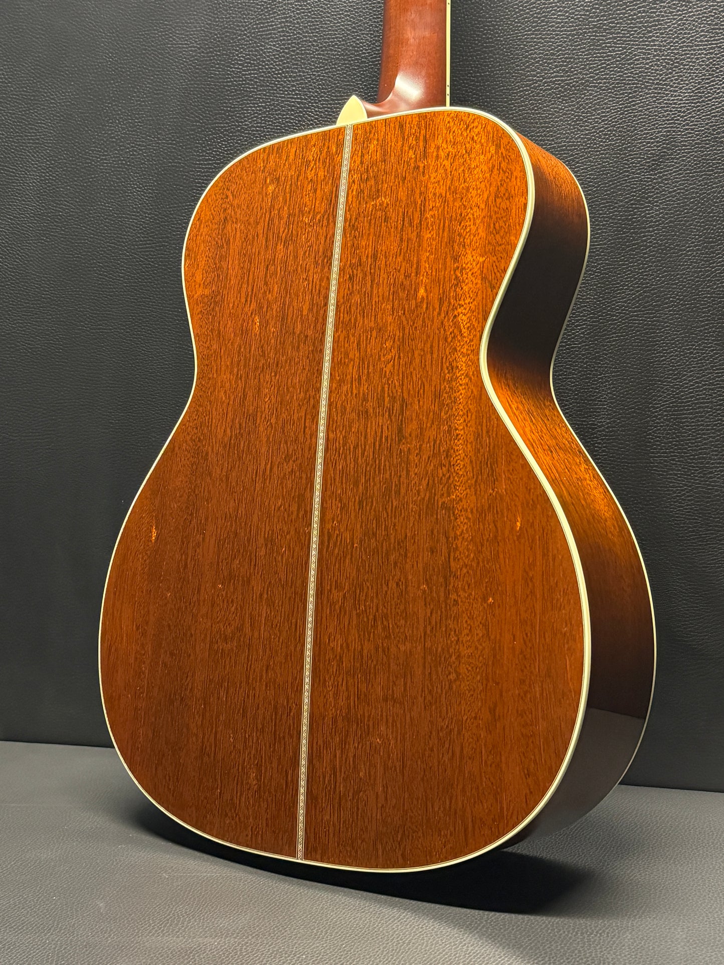 Santa Cruz OM - 1930 Old Growth Mahogany w/ Pickup