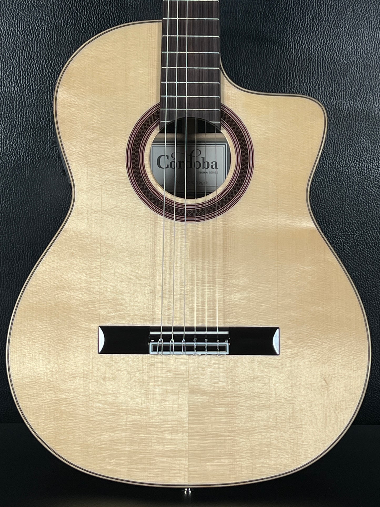 Cordoba Iberia GK Studio Negra – Electro-Nylon Guitar