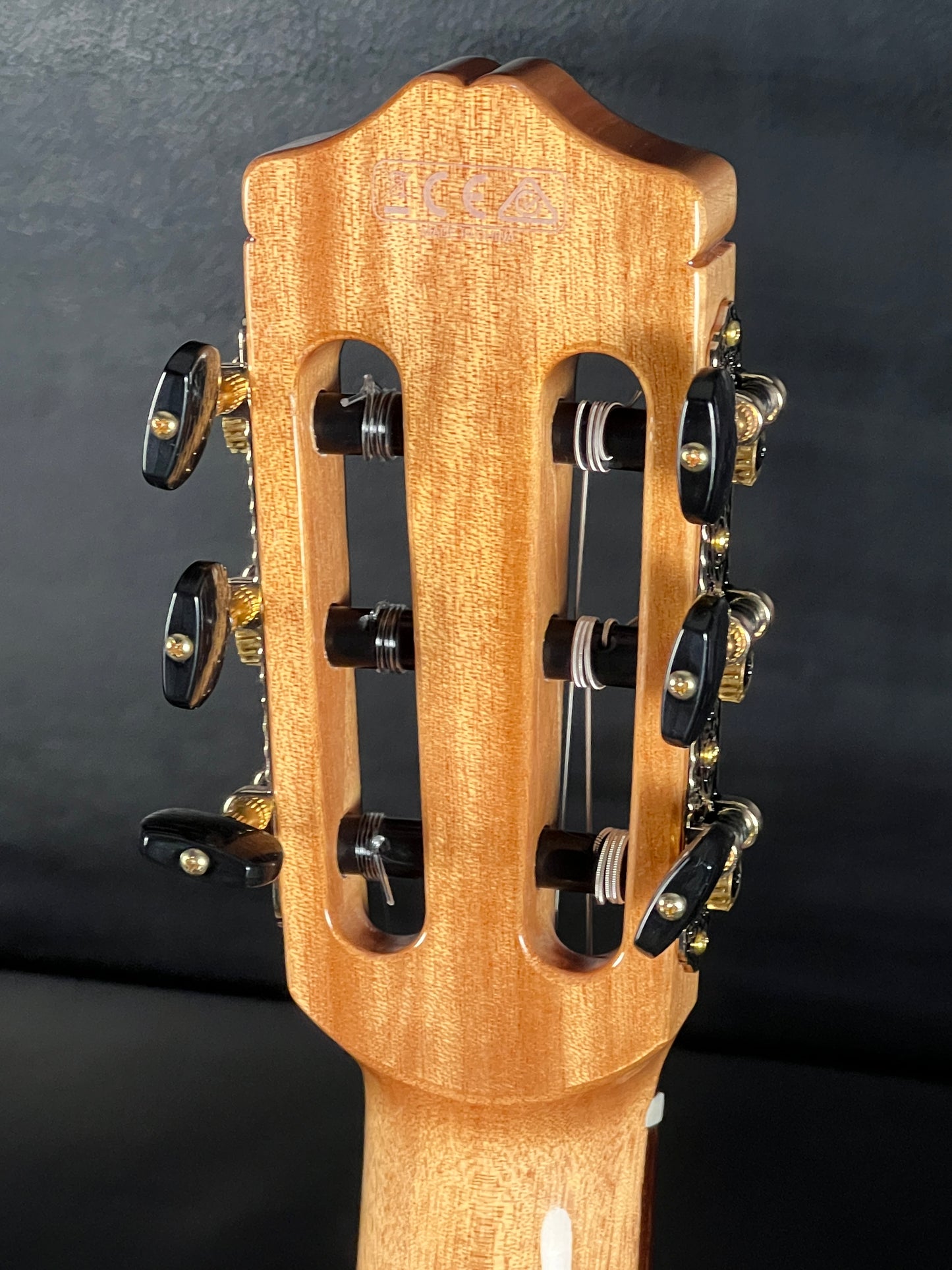 Cordoba Iberia GK Studio Negra – Electro-Nylon Guitar