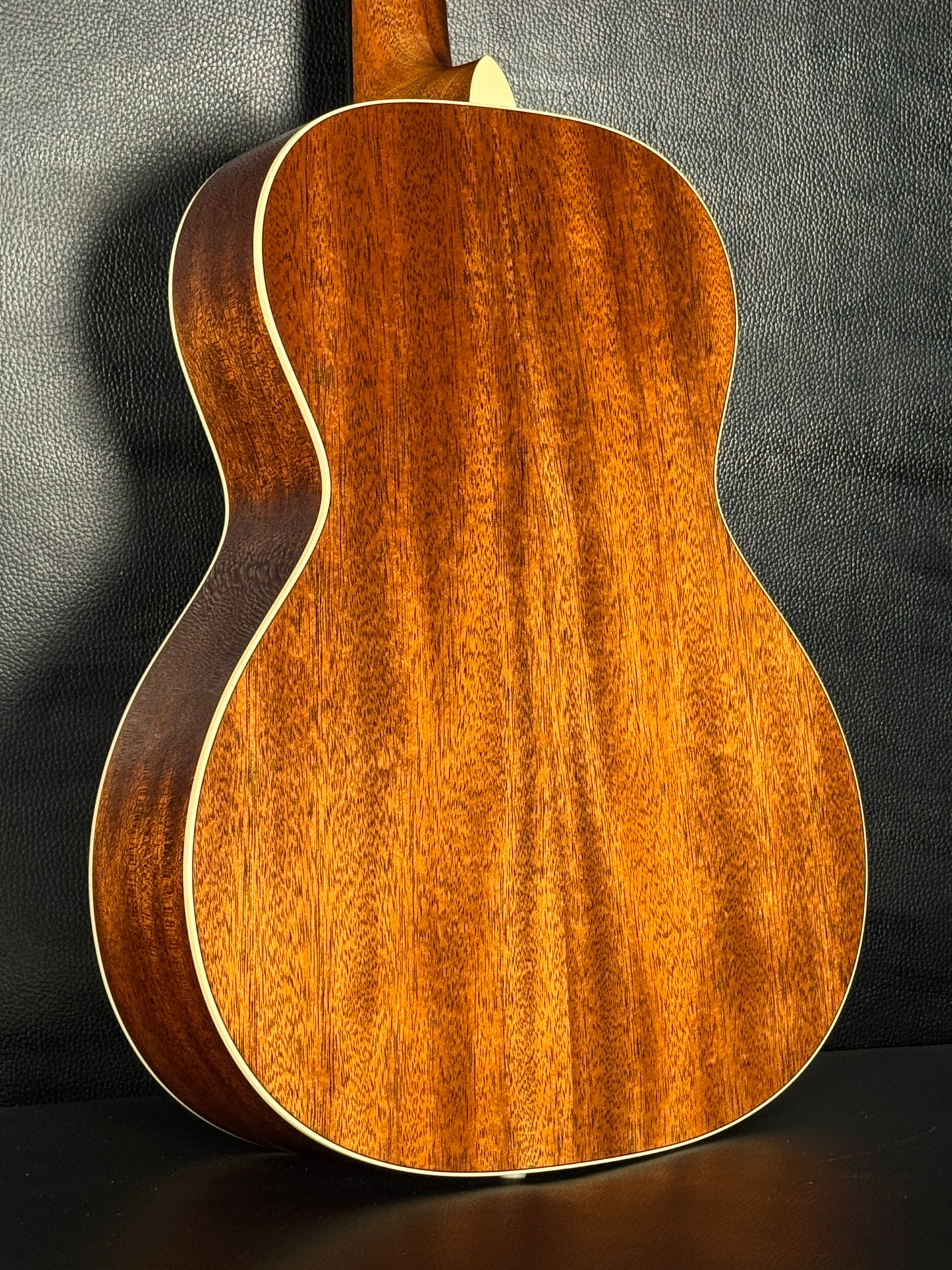 Martin CEO-7 14 Fret 00 Body Adirondack Spruce top (PRE-OWNED)