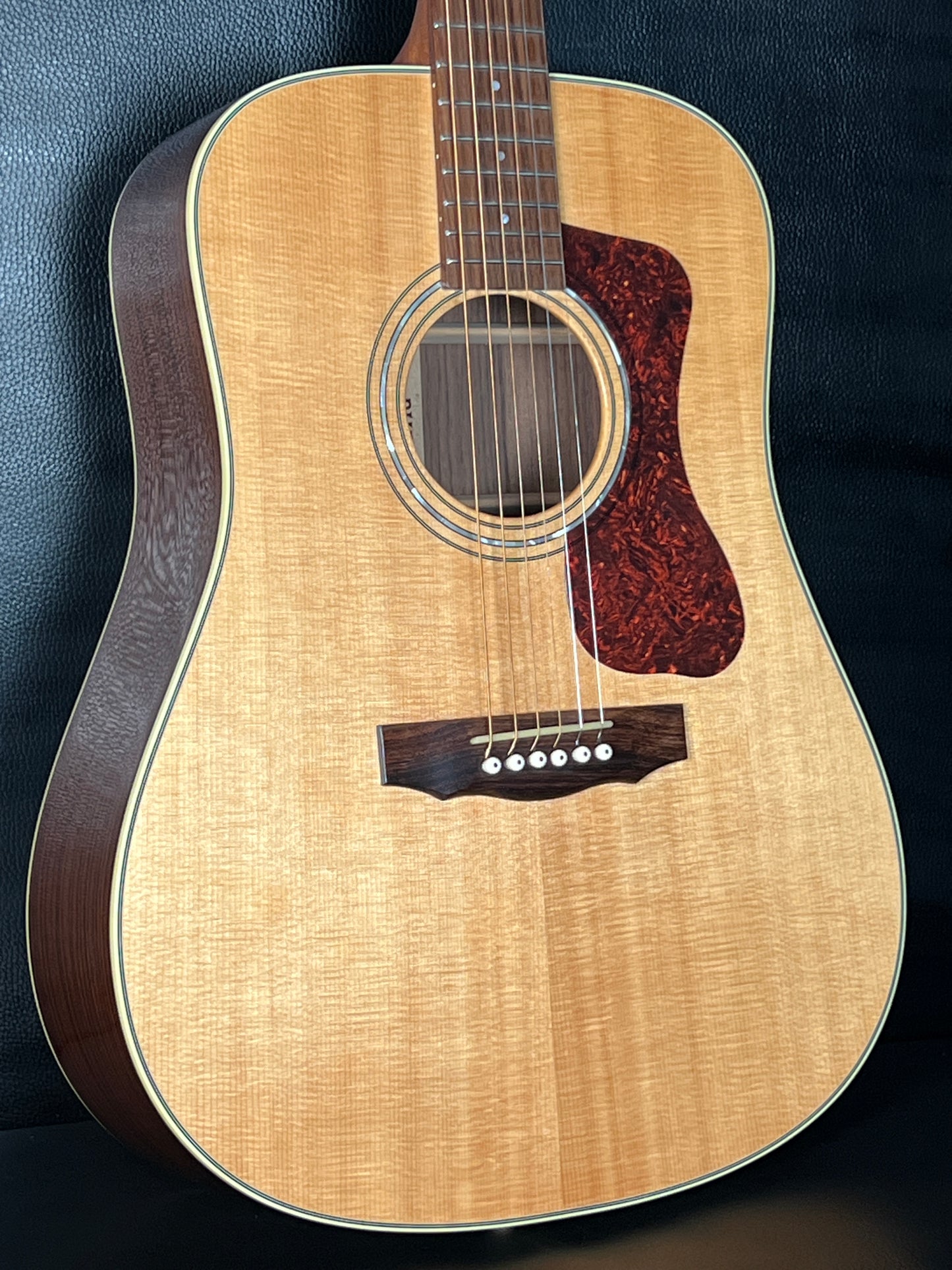 Guild D-150 (PRE-OWNED)