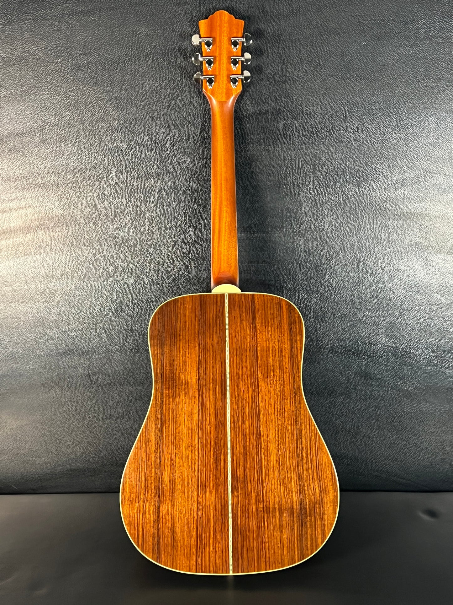 Guild D-150 (PRE-OWNED)
